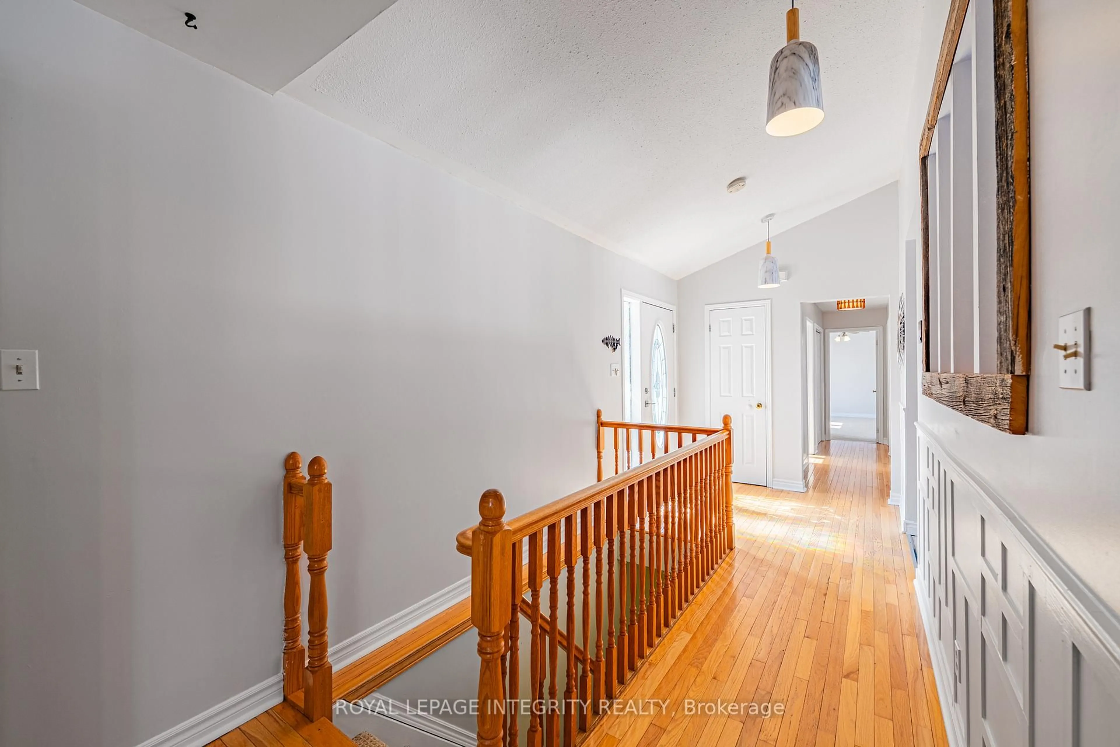 Indoor foyer for 3976 CARP Rd, Carp Ontario K0A 1L0