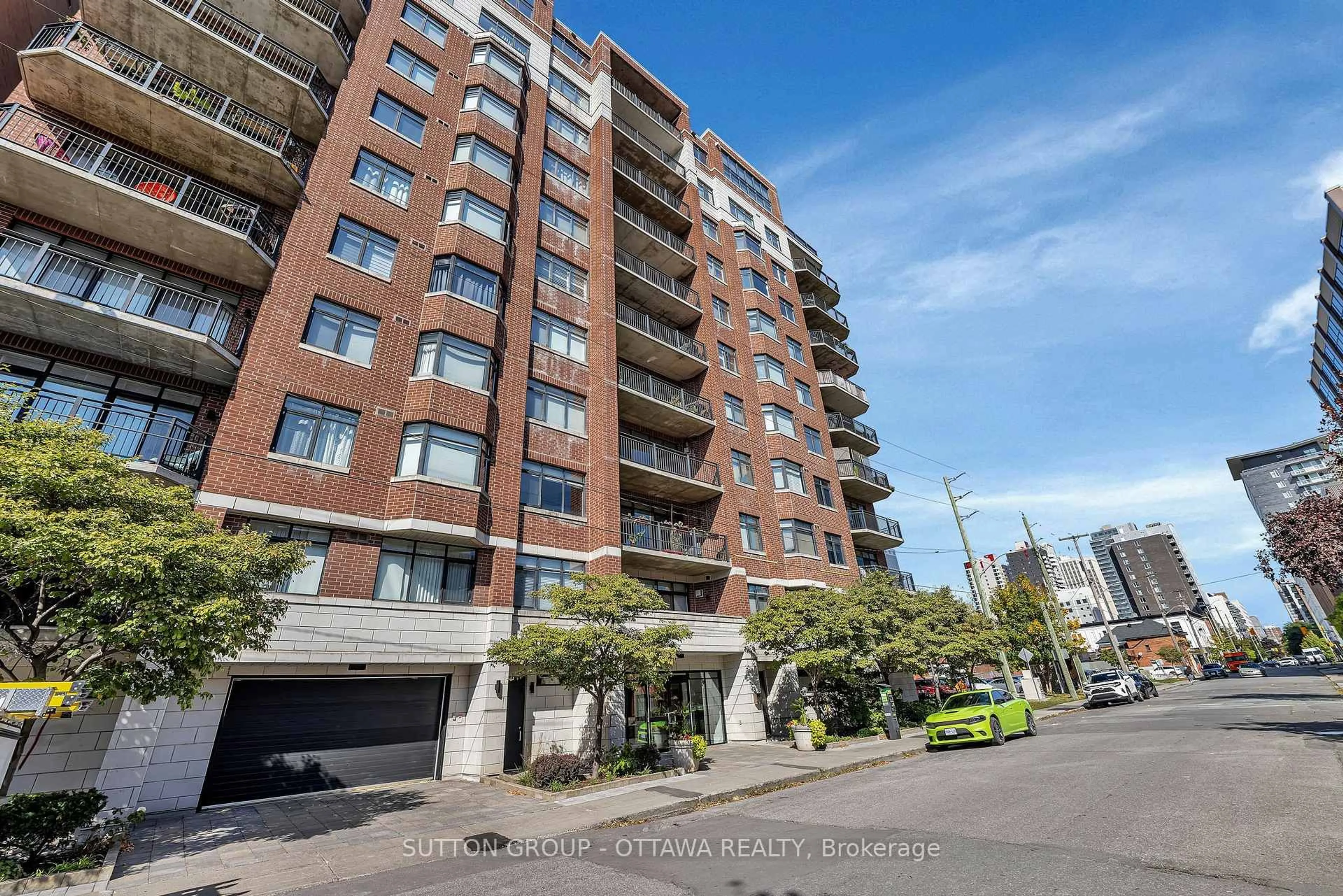 A pic from outside/outdoor area/front of a property/back of a property/a pic from drone, street for 375 Lisgar St #903, Ottawa Ontario K2P 0E3