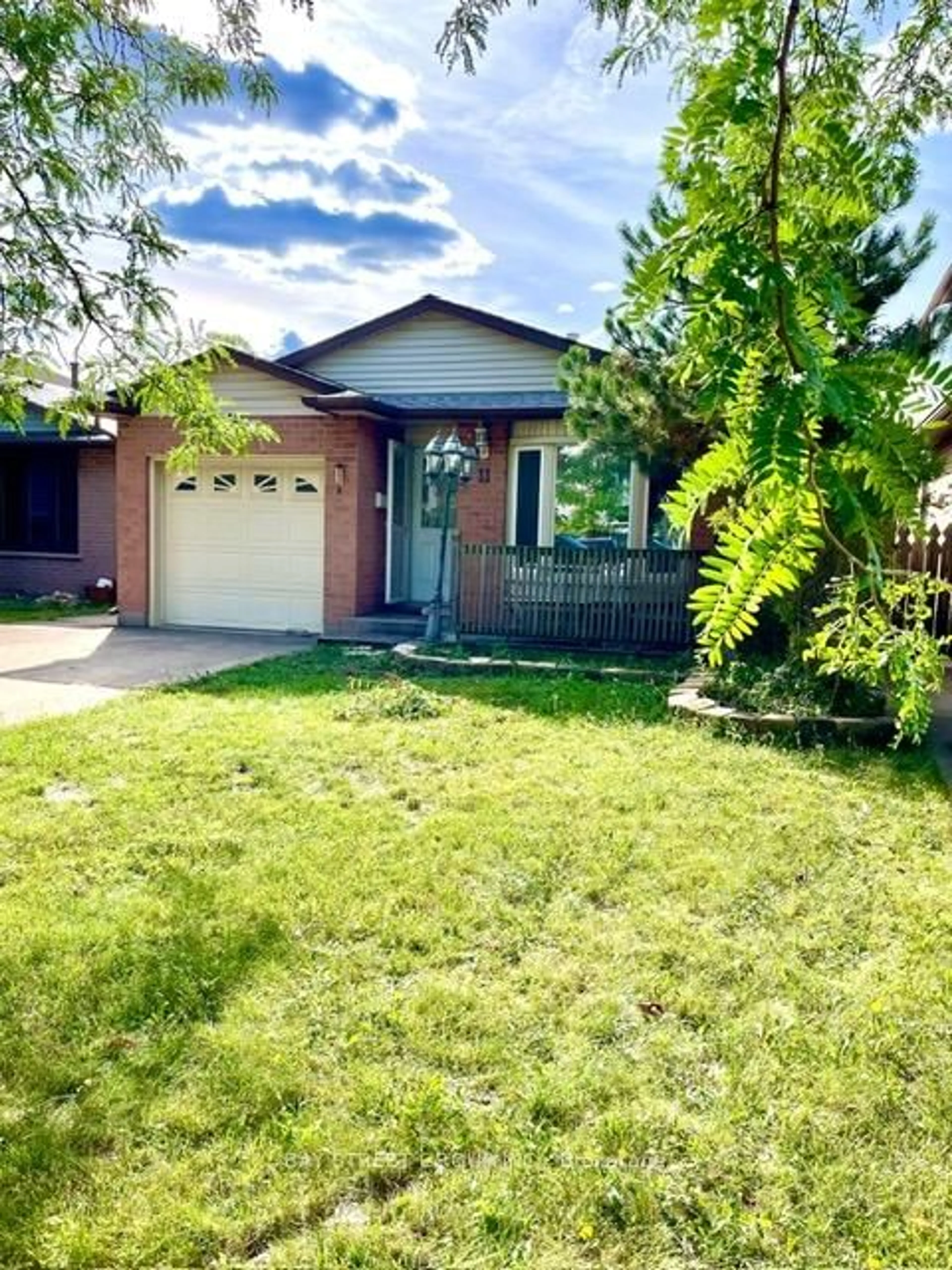 Unknown for 11 Drakes Dr, Hamilton Ontario L8E 4G4