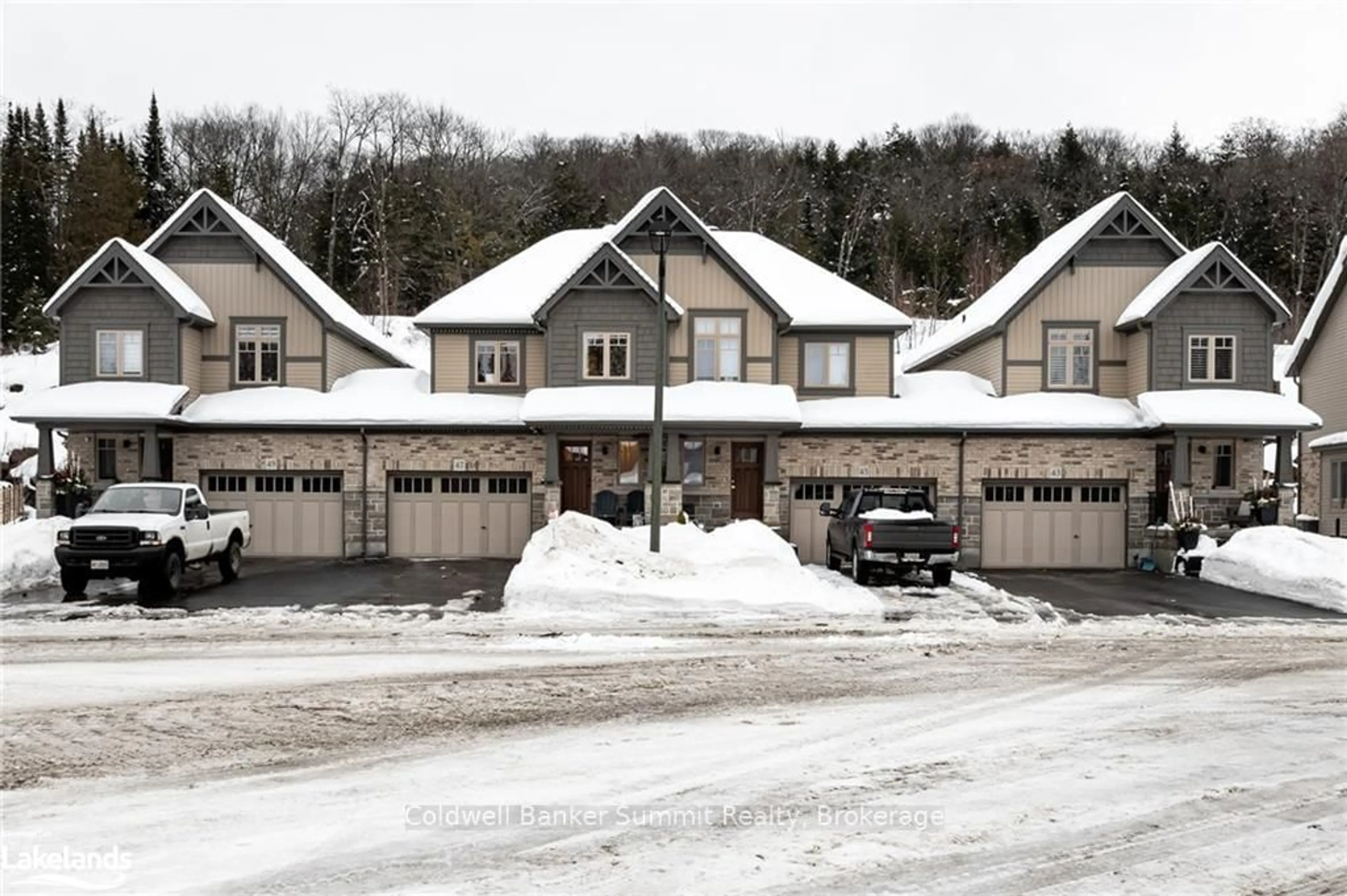 Indoor garage for 47 Kelsey Madison Crt, Huntsville Ontario P1H 0E2