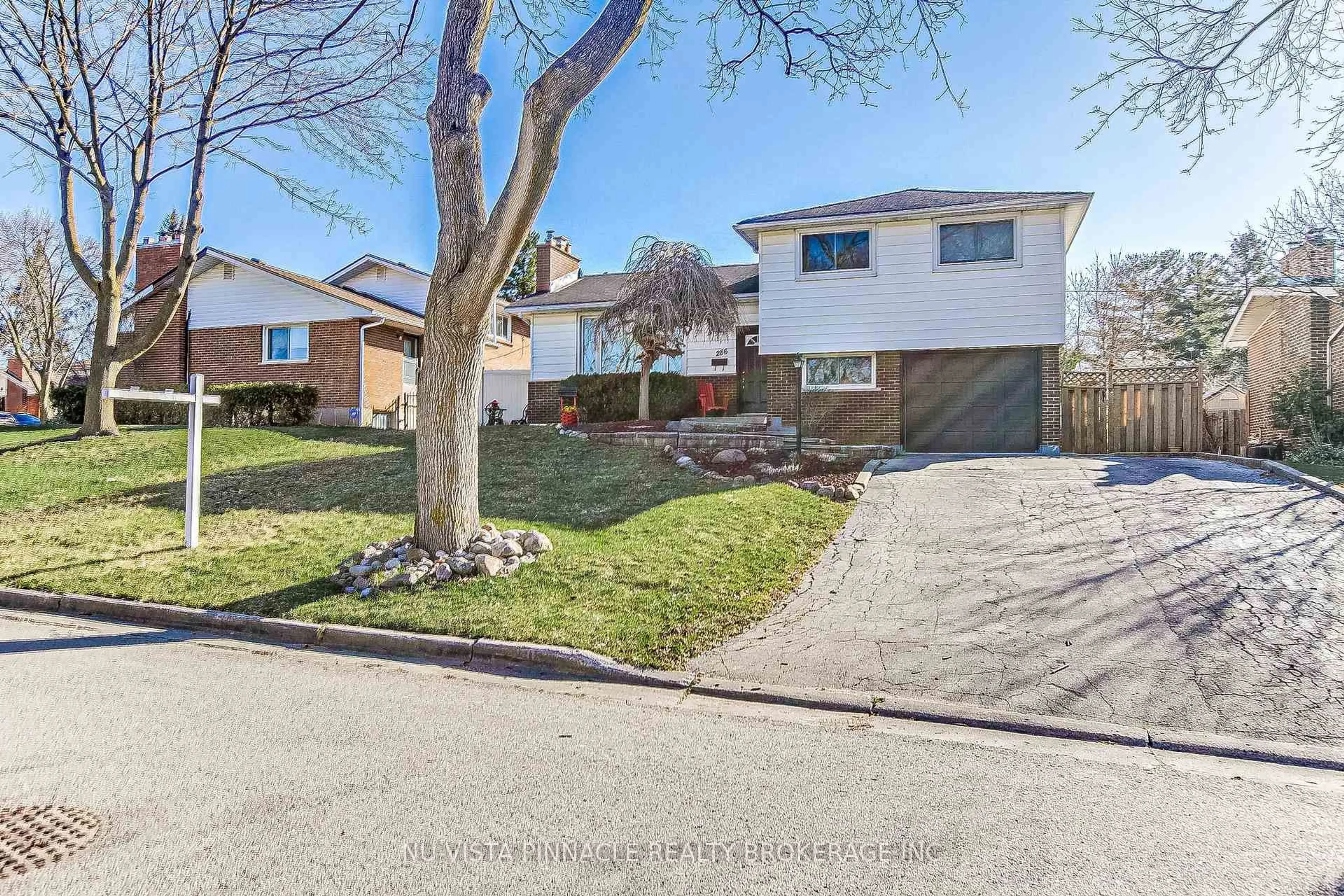 A pic from outside/outdoor area/front of a property/back of a property/a pic from drone, street for 286 Panorama Cres, London South Ontario N5Z 3H3