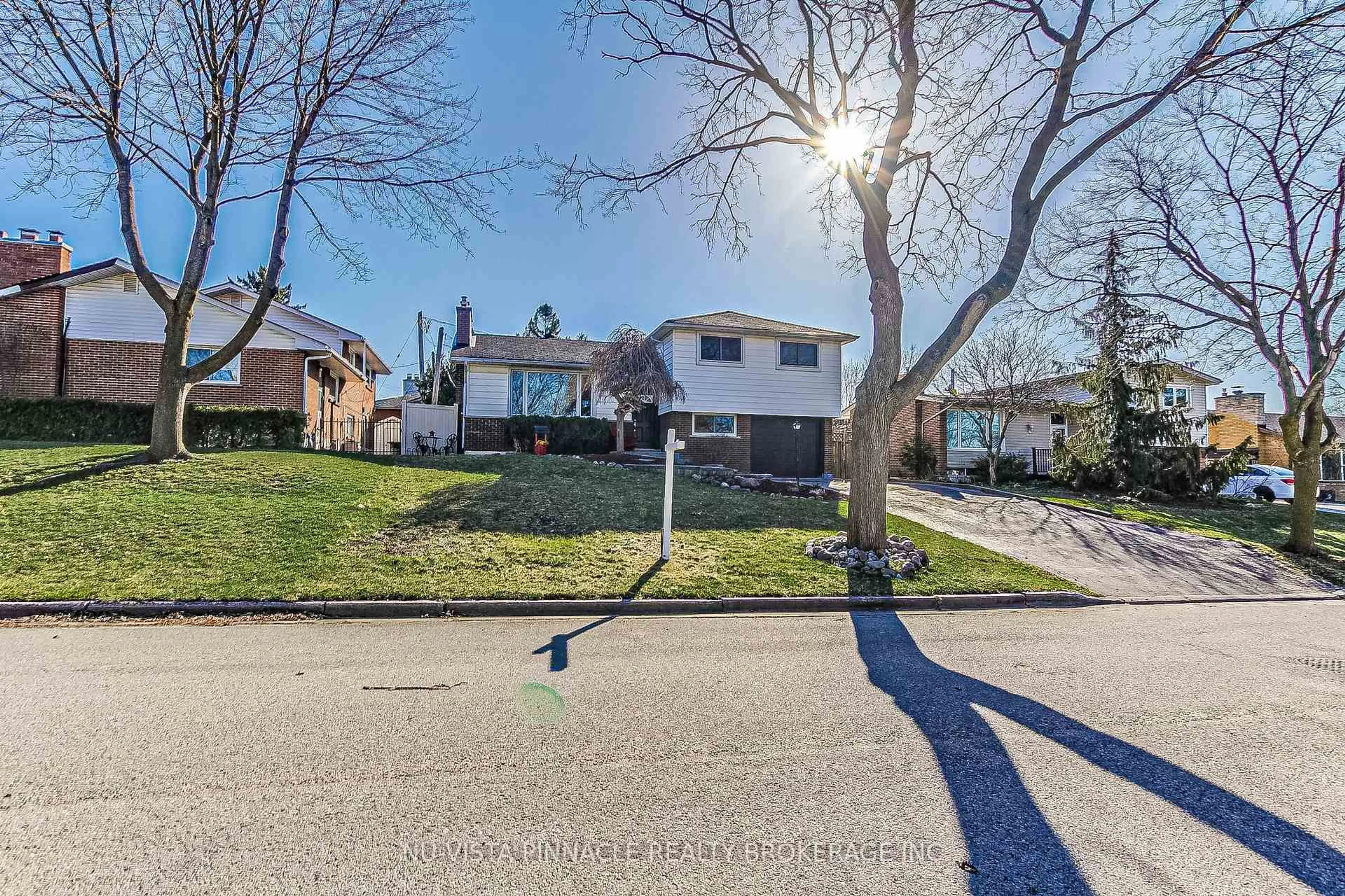 A pic from outside/outdoor area/front of a property/back of a property/a pic from drone, street for 286 Panorama Cres, London South Ontario N5Z 3H3