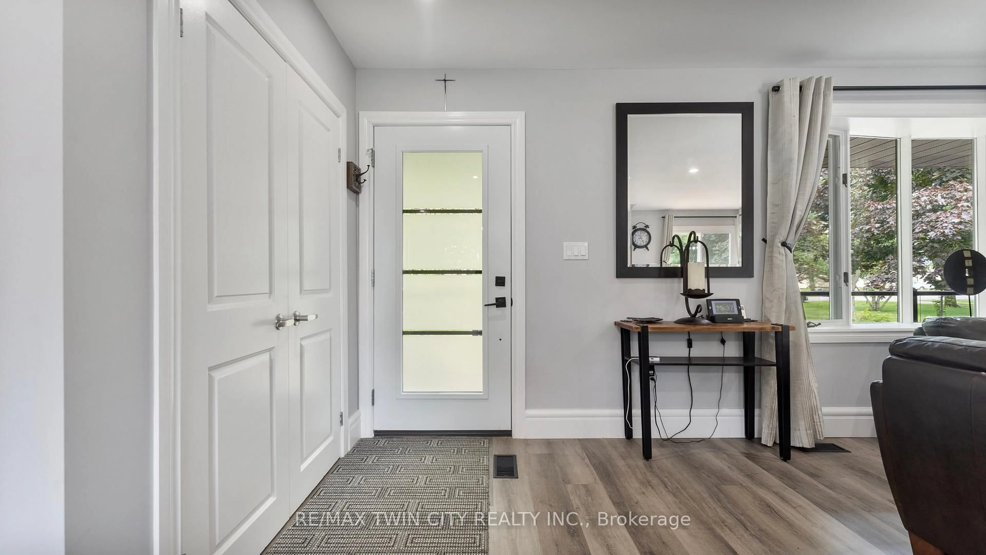 Indoor entryway for 1651 Villa Nova Rd, Norfolk Ontario N0E 1Z0