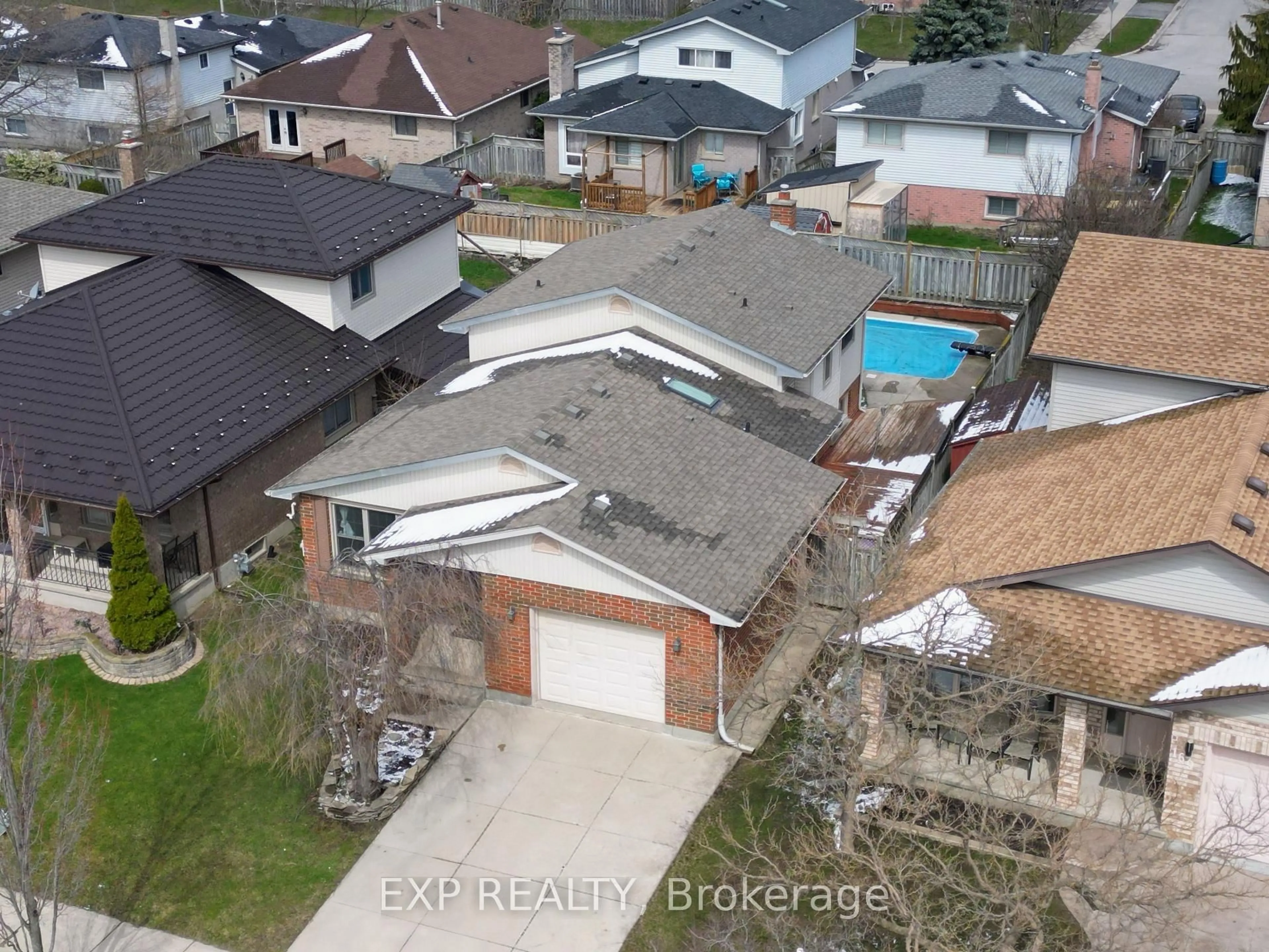 A pic from outside/outdoor area/front of a property/back of a property/a pic from drone, street for 173 Ashley Cres, London South Ontario N6E 3R1