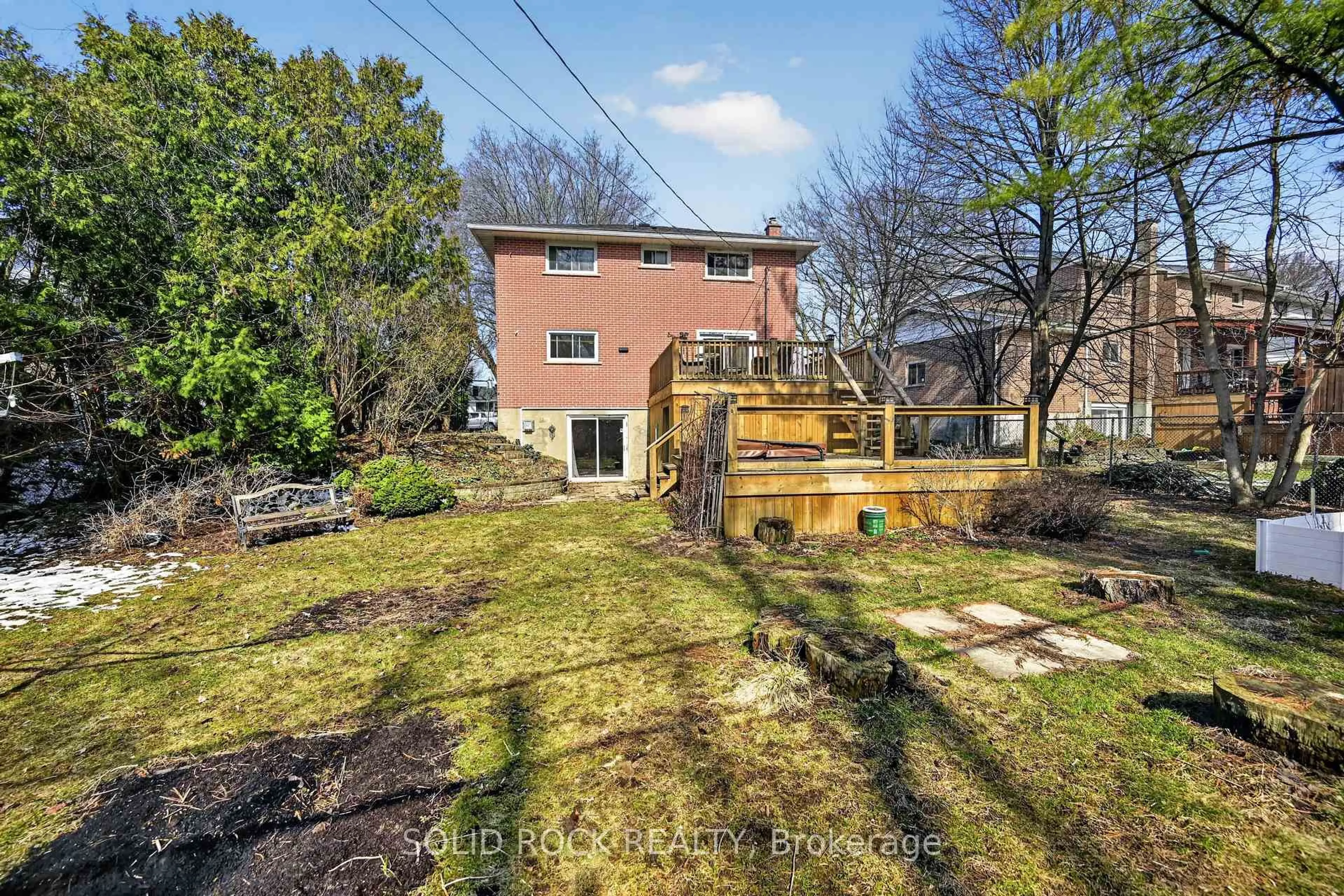 A pic from outside/outdoor area/front of a property/back of a property/a pic from drone, street for 209 Reynolds Dr, Brockville Ontario K6V 1X8