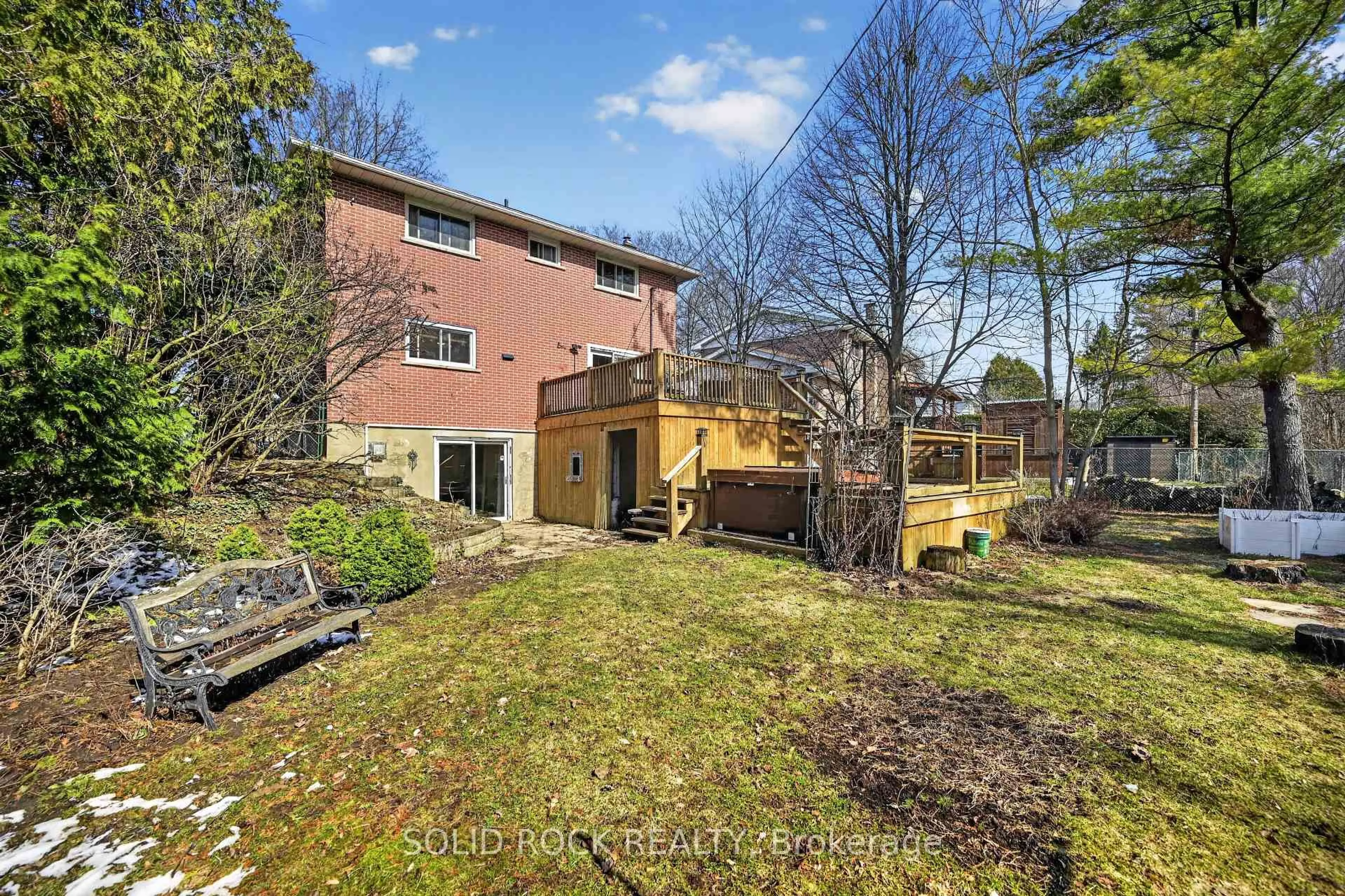 A pic from outside/outdoor area/front of a property/back of a property/a pic from drone, unknown for 209 Reynolds Dr, Brockville Ontario K6V 1X8