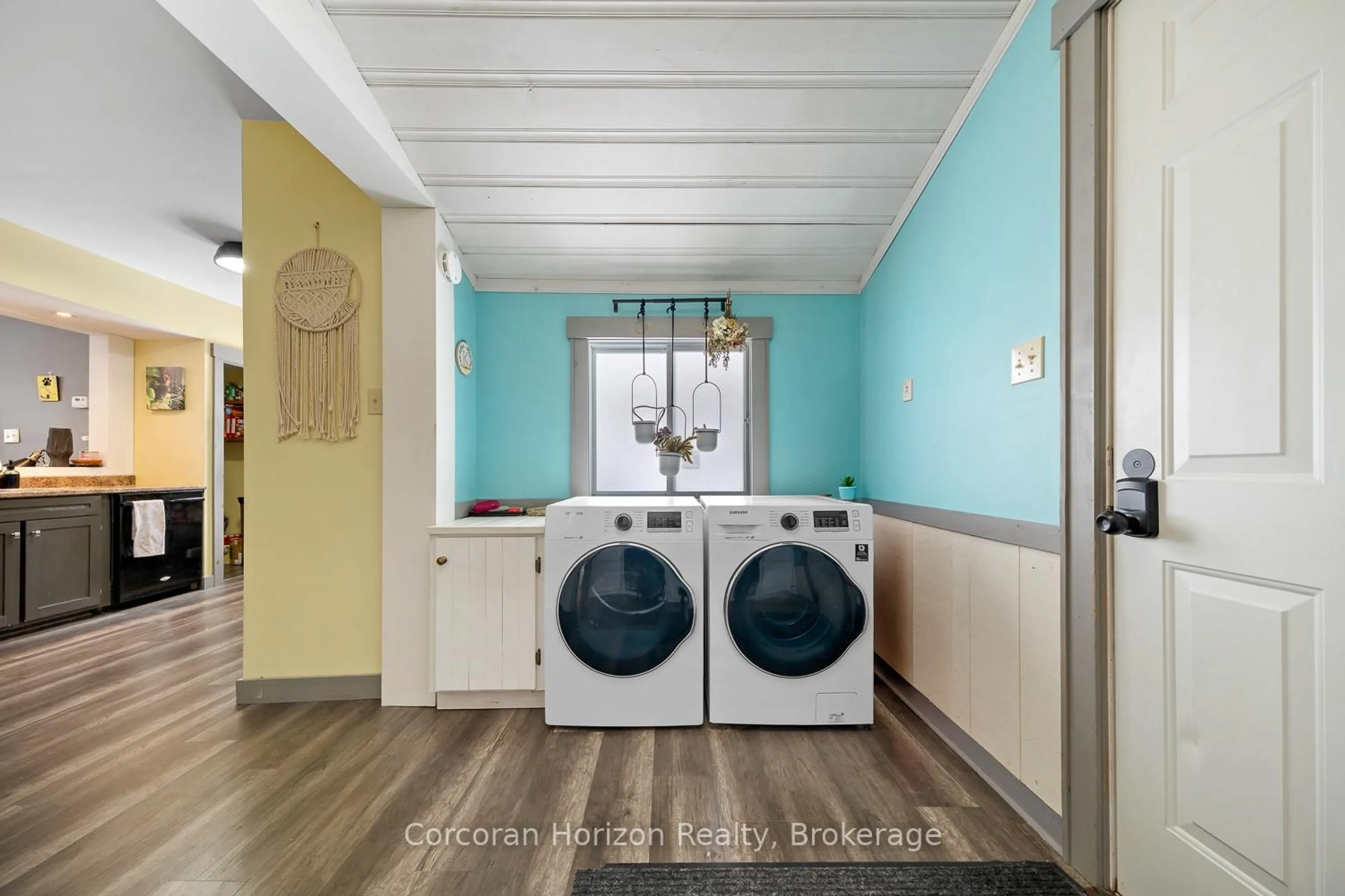 Laundry room for 196 Main St, Huntsville Ontario P1H 1X9