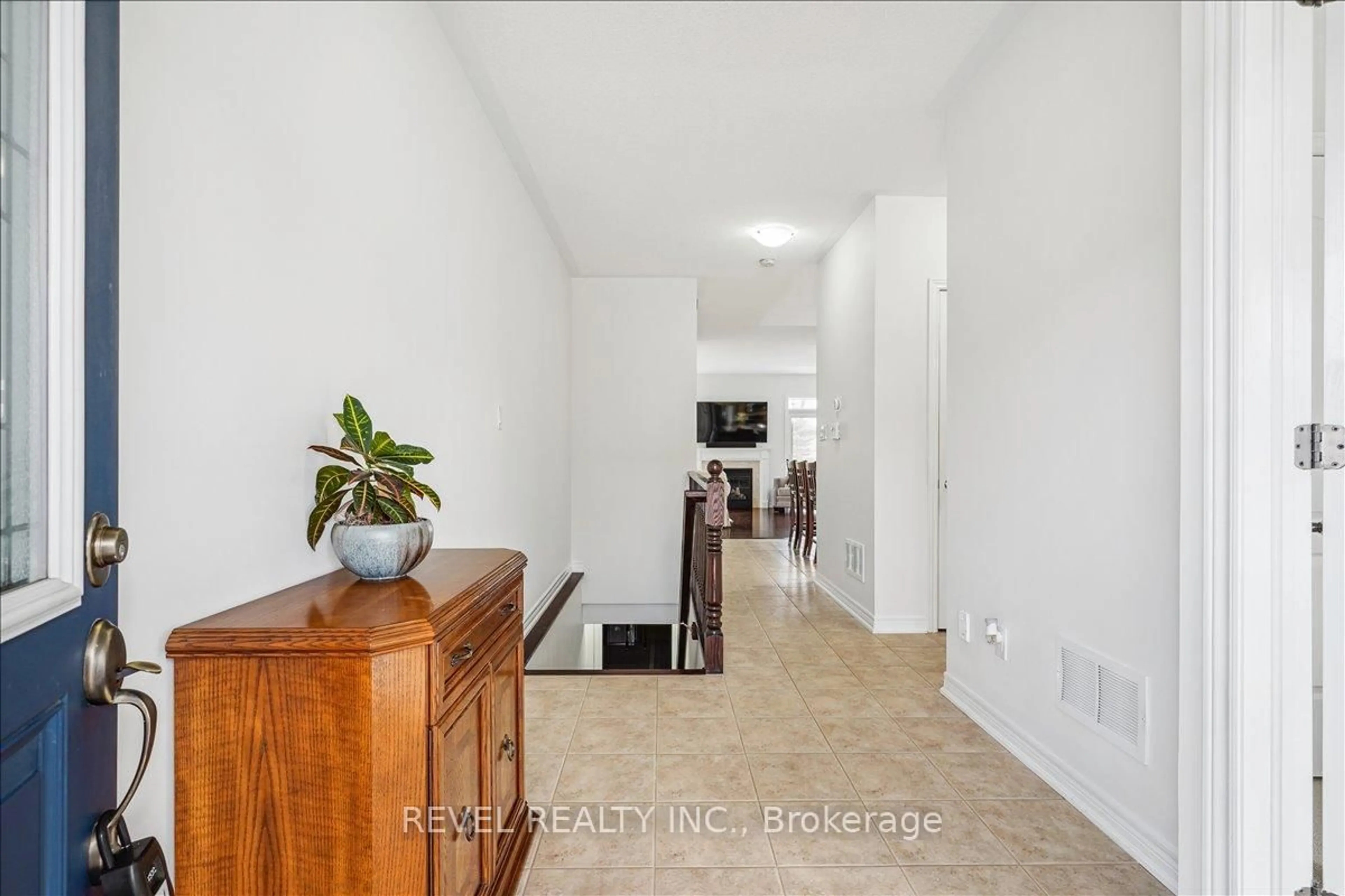 Indoor entryway for 68 Galloway Tr, Welland Ontario L3B 6G5