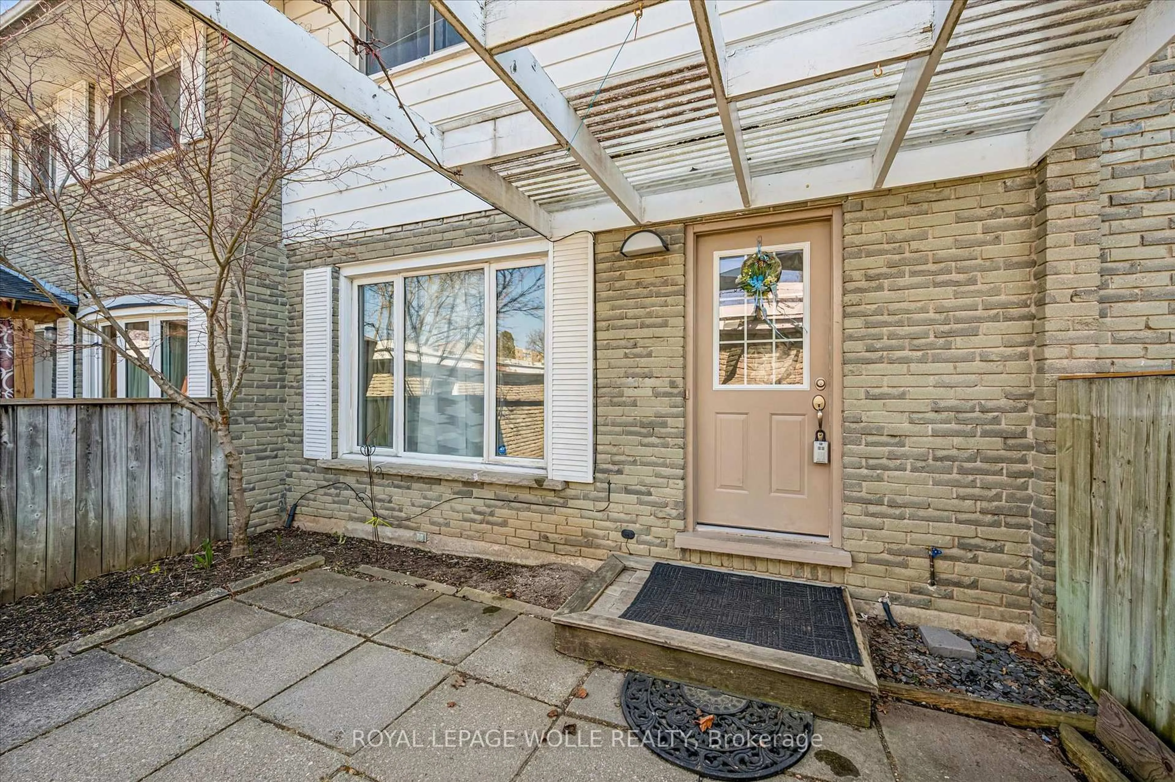 Indoor entryway for 55 Ralgreen Cres, Kitchener Ontario N2M 1V1