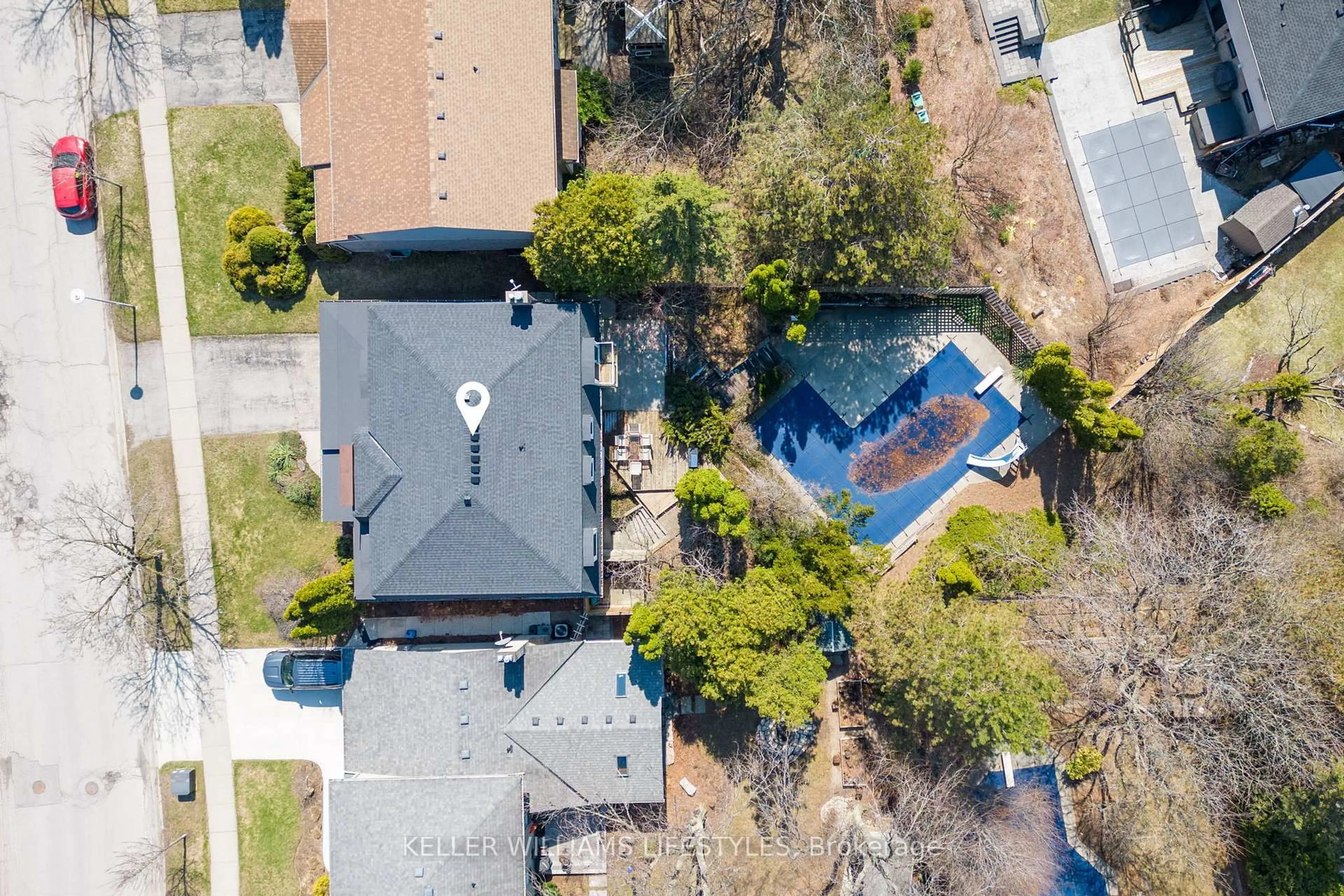 A pic from outside/outdoor area/front of a property/back of a property/a pic from drone, street for 62 Fourwinds Rd, London South Ontario N6K 3L2