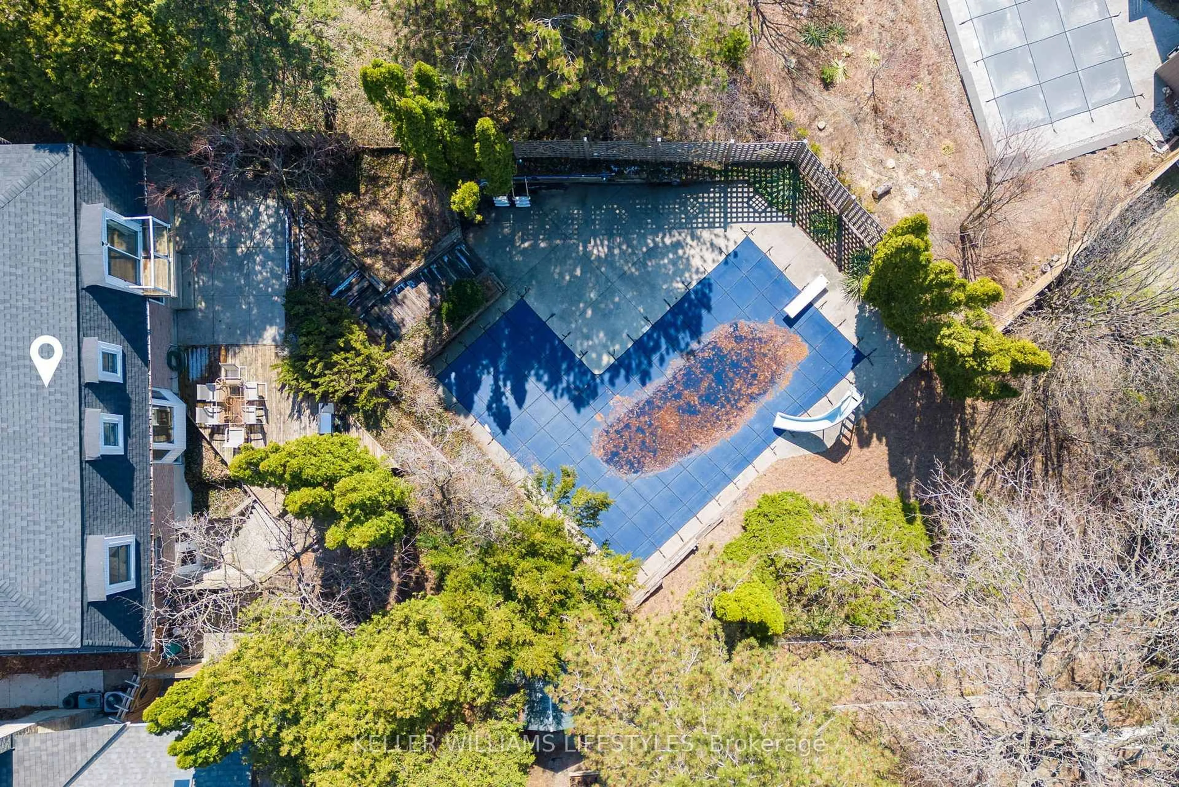 A pic from outside/outdoor area/front of a property/back of a property/a pic from drone, water/lake/river/ocean view for 62 Fourwinds Rd, London South Ontario N6K 3L2