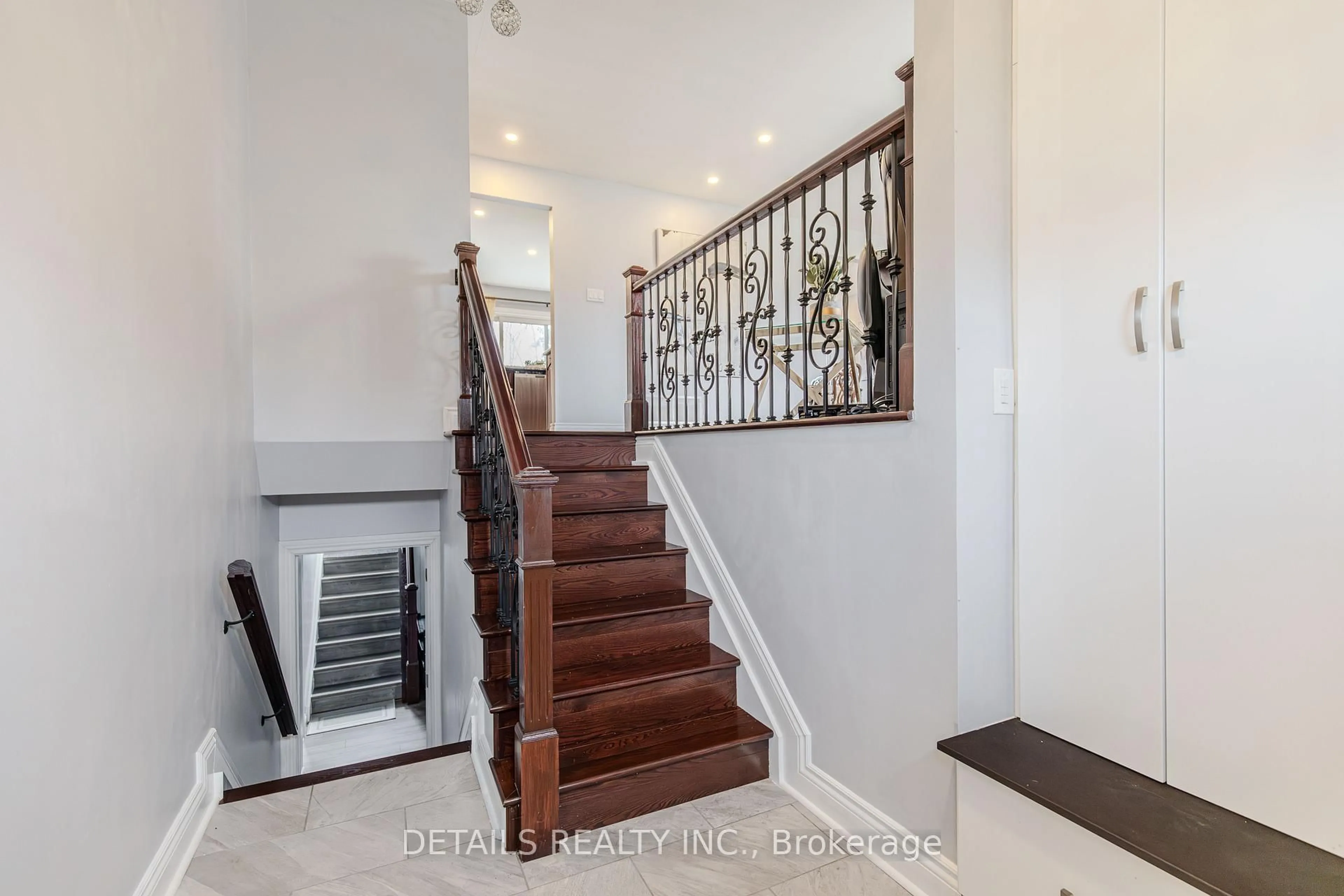 Unknown for 7 Kerry Cres, Ottawa Ontario K2E 5V7