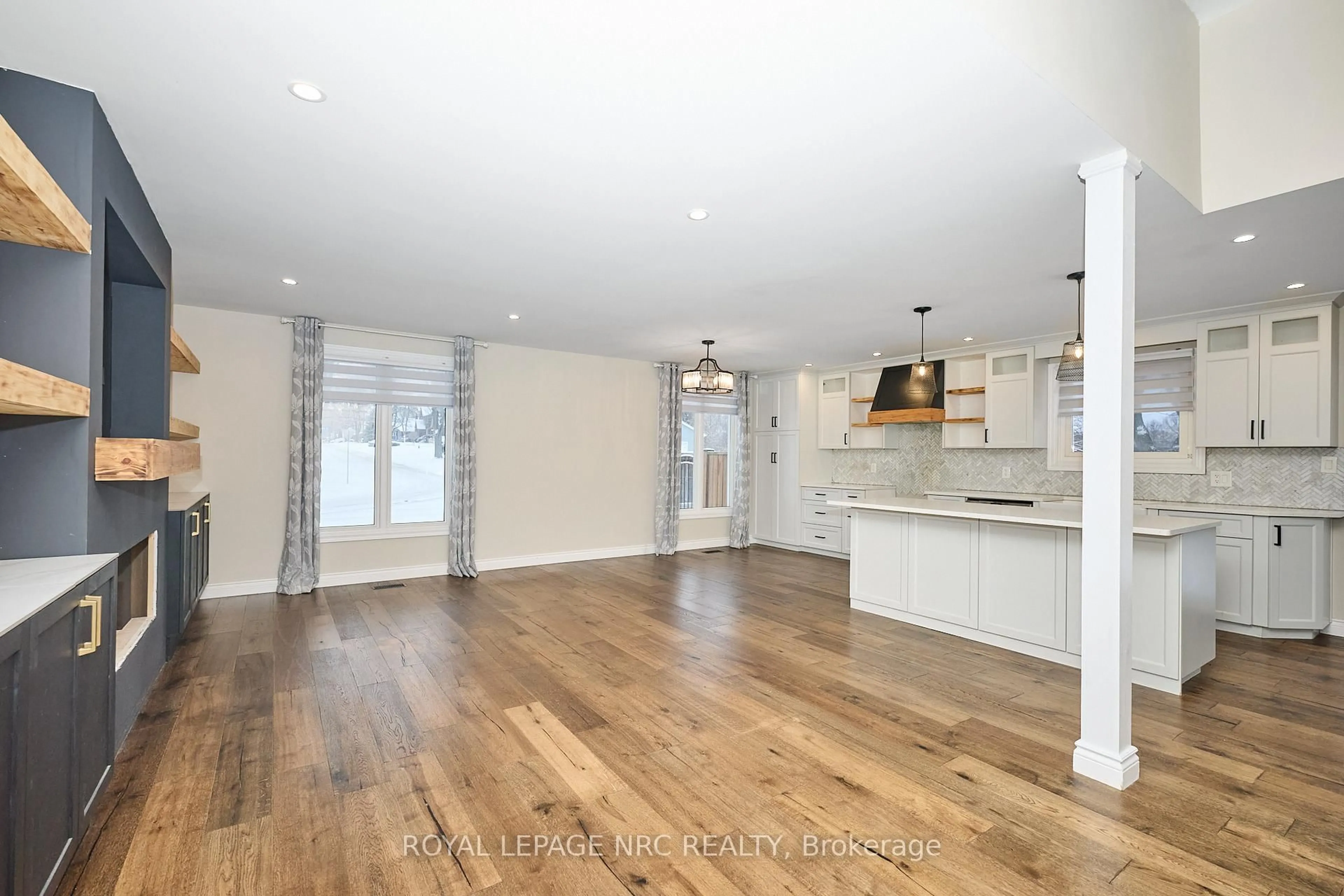 Open concept kitchen, wood/laminate floor for 6796 Stokes St, Niagara Falls Ontario L2G 2H1