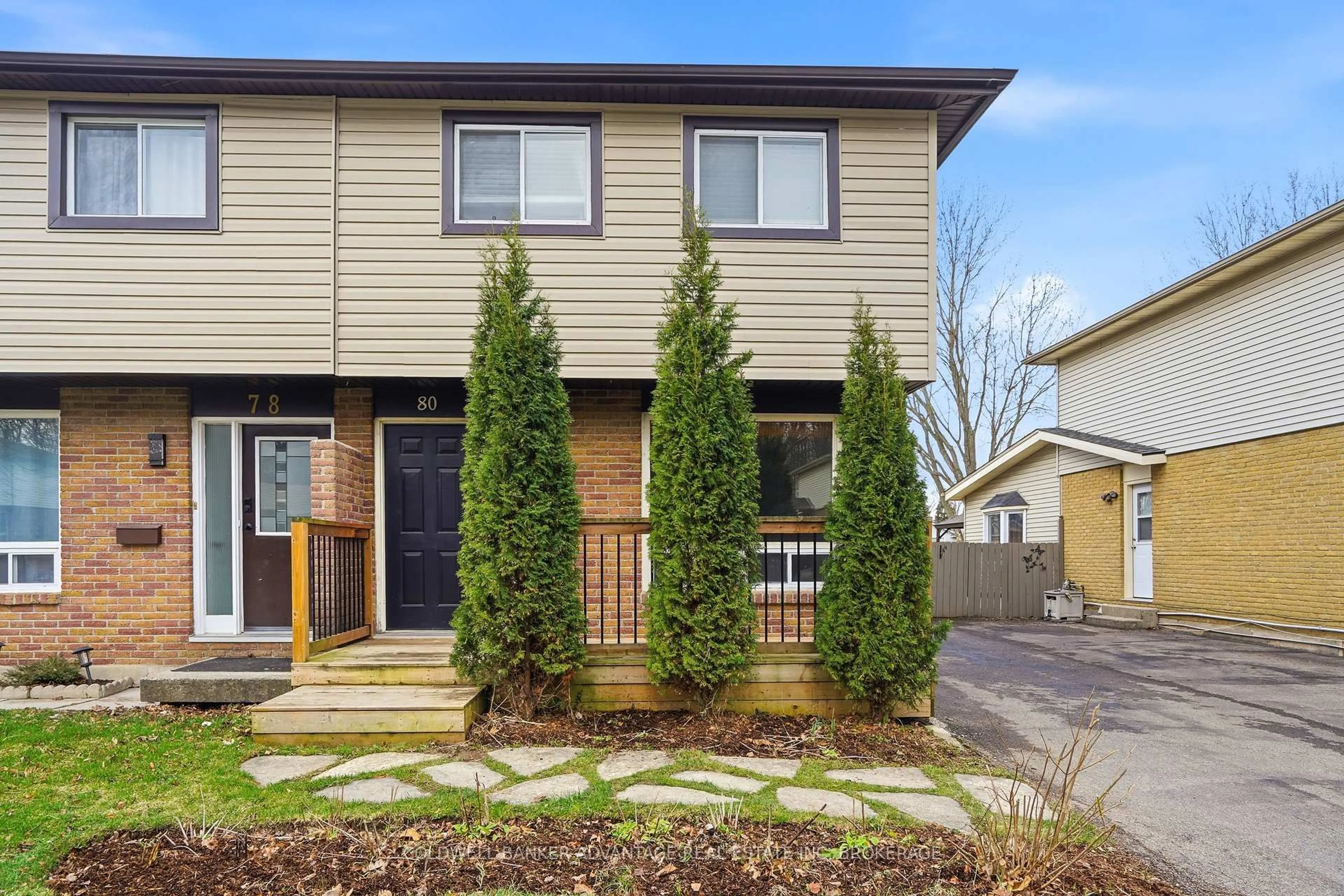 Home with vinyl exterior material, street for 80 Silvan Dr, Welland Ontario L3C 6C3