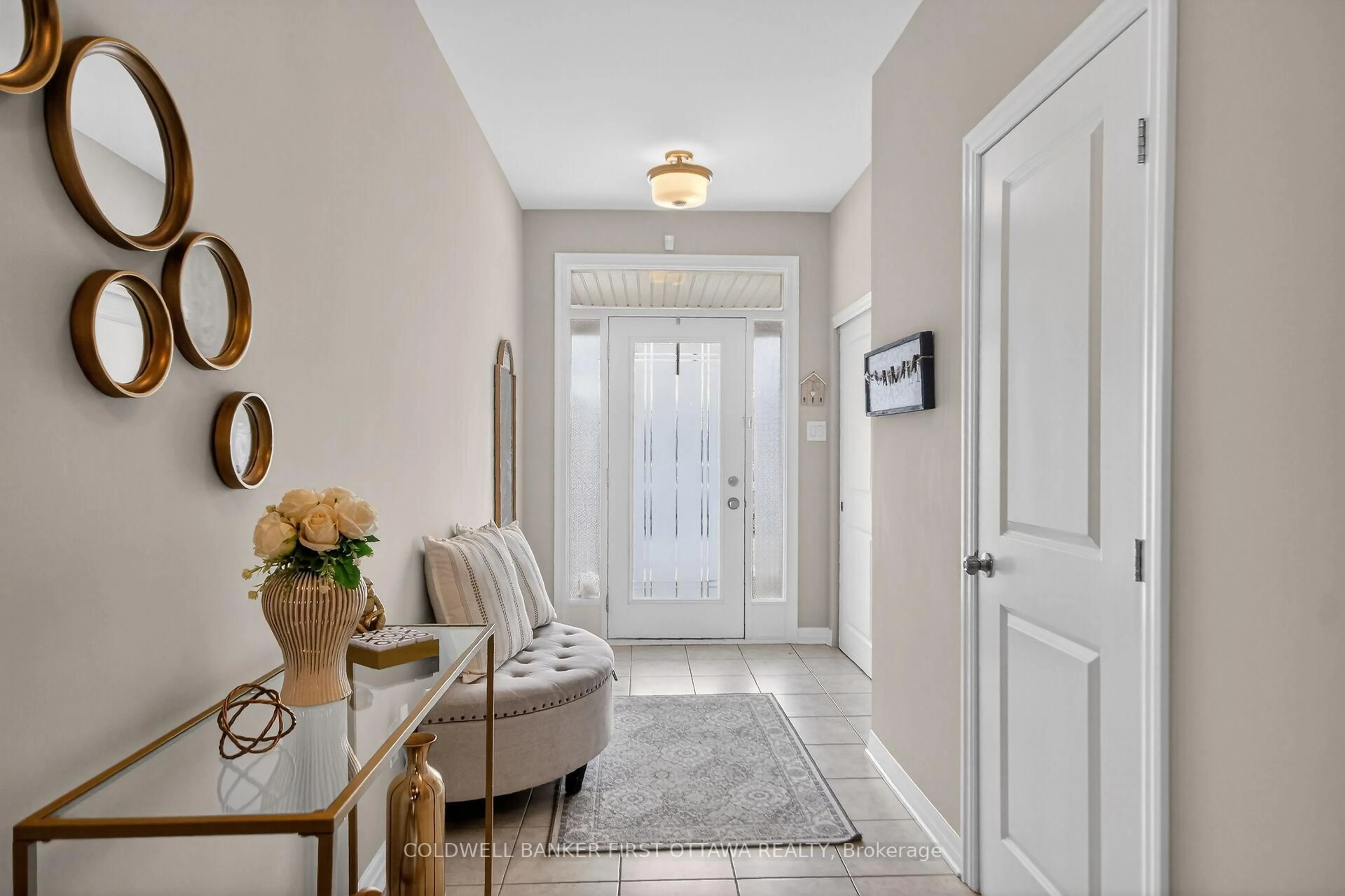 Indoor entryway for 906 LITTLEROCK St, Ottawa Ontario K1T 0N2