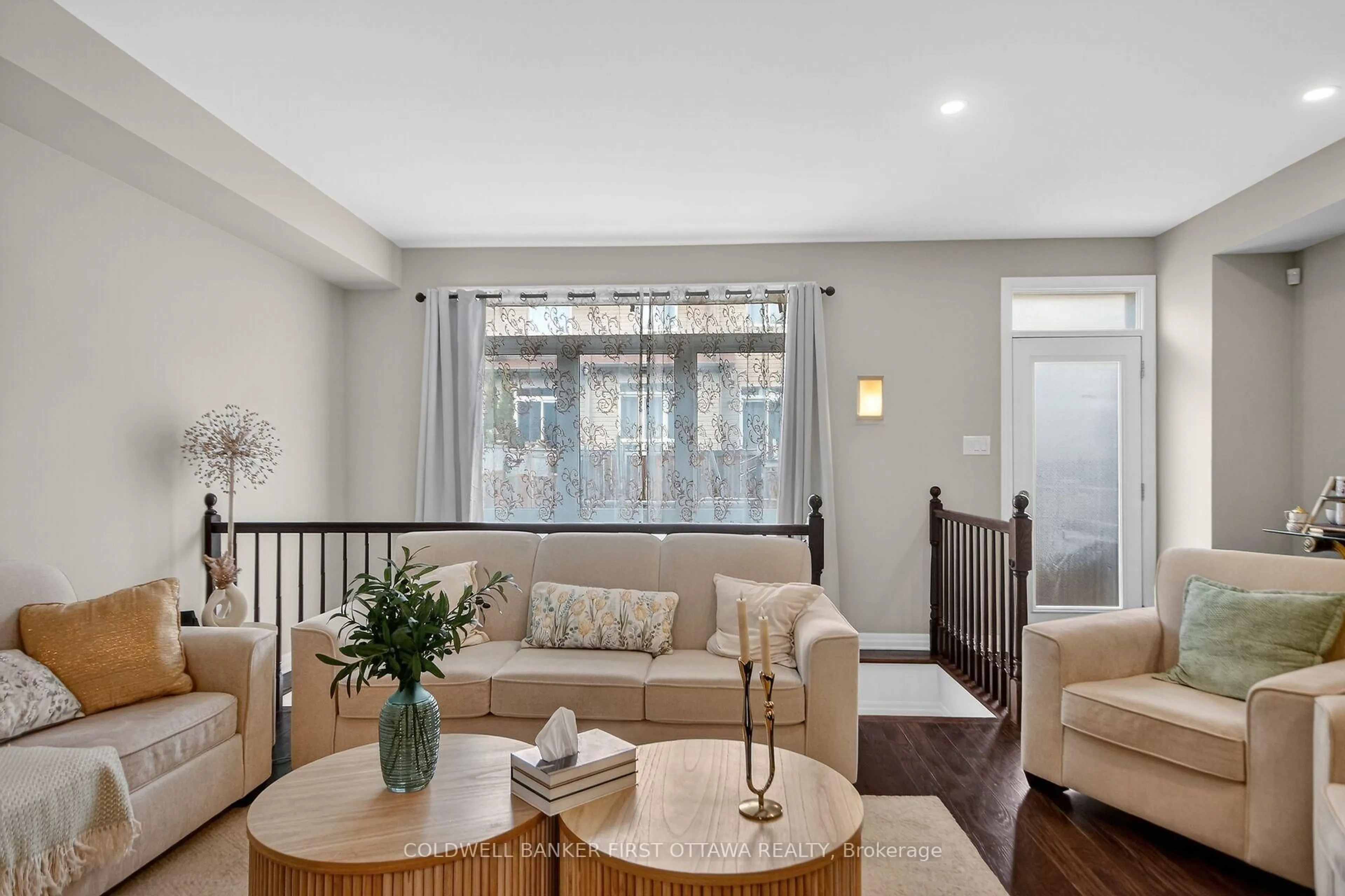 Living room with furniture, unknown for 906 LITTLEROCK St, Ottawa Ontario K1T 0N2