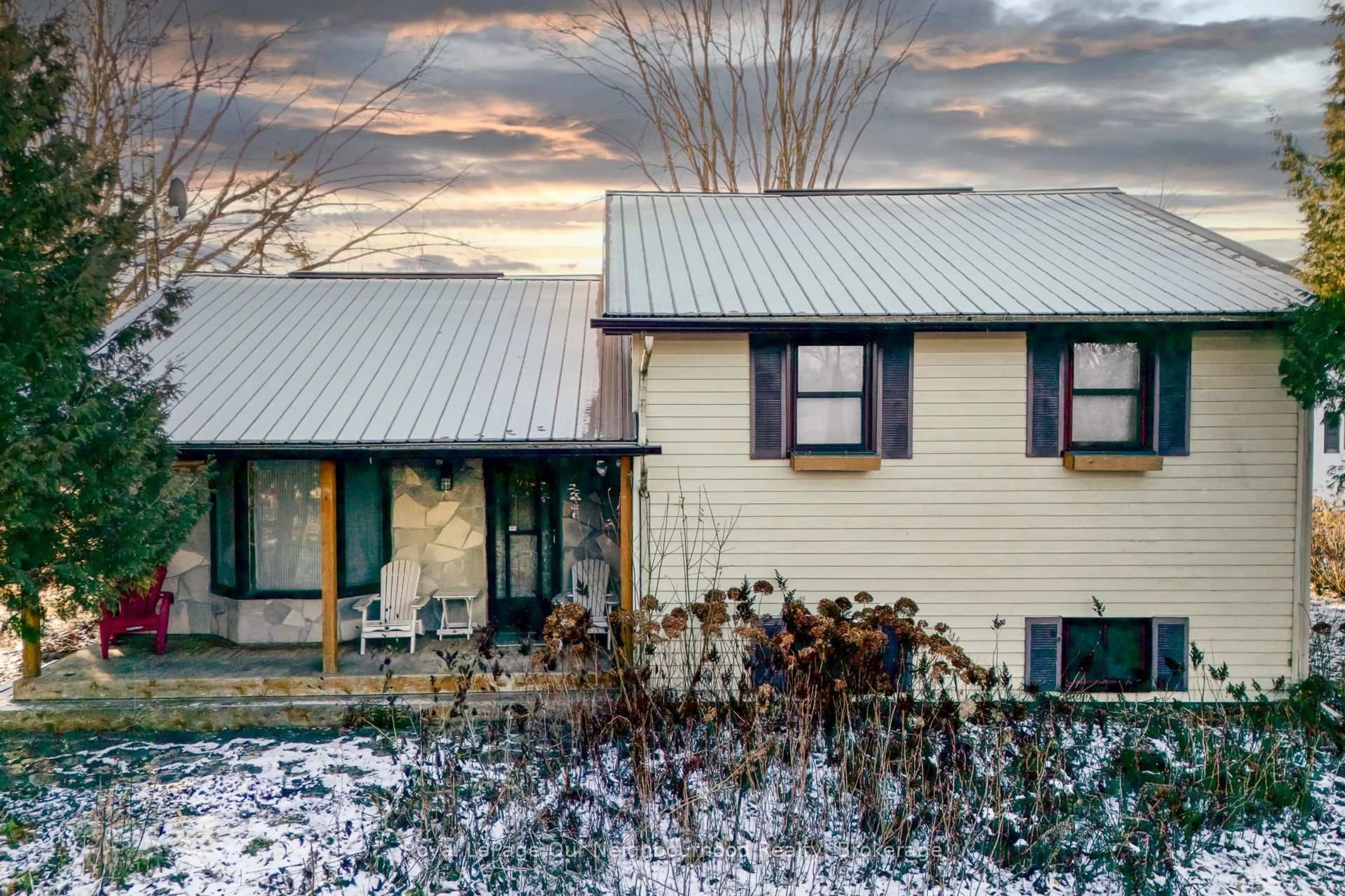 Home with vinyl exterior material, unknown for 25 River Rd, Trent Hills Ontario K0L 1L0