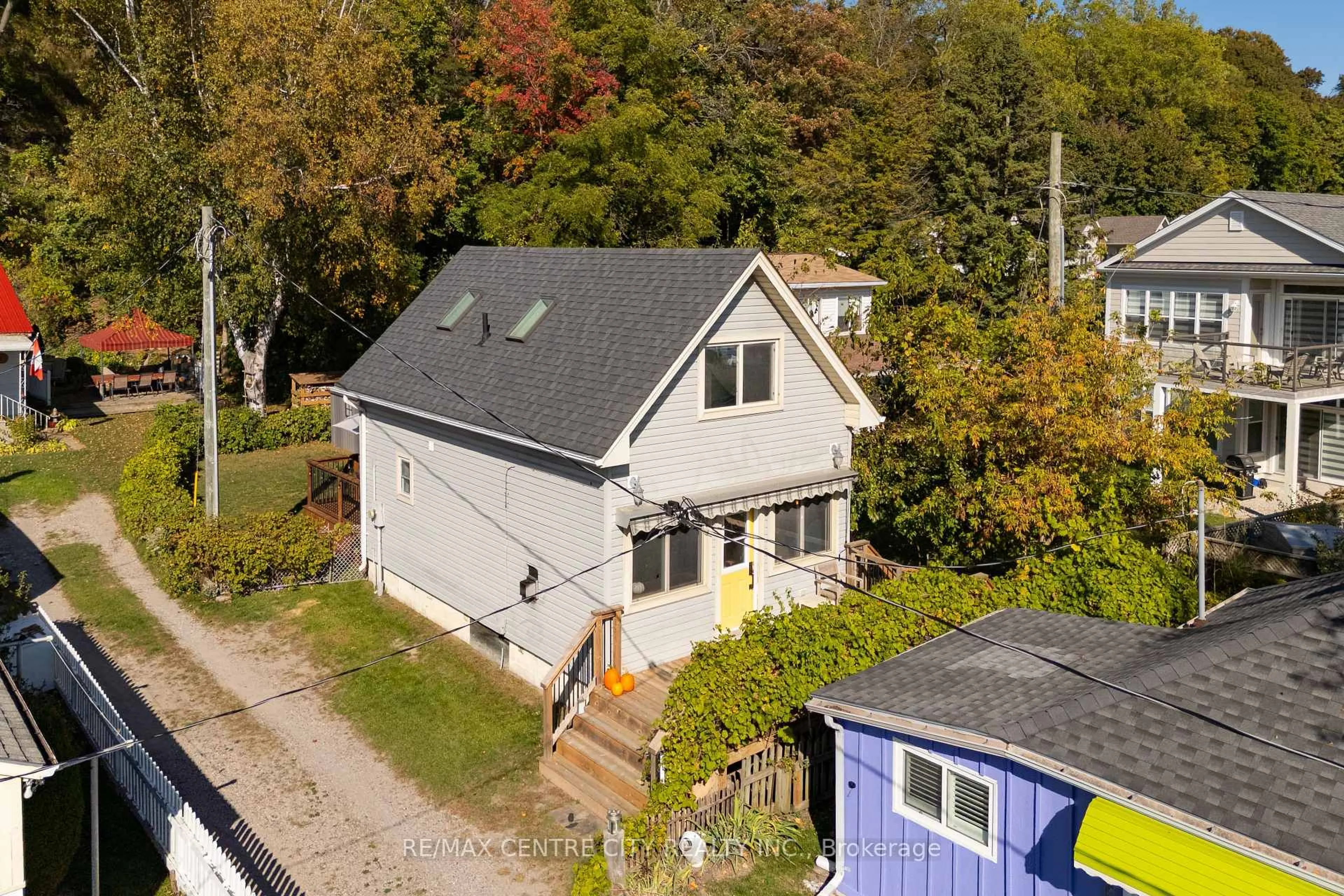 A pic from outside/outdoor area/front of a property/back of a property/a pic from drone, street for 417 Edith Cavell Blvd, Central Elgin Ontario N5L 1E7