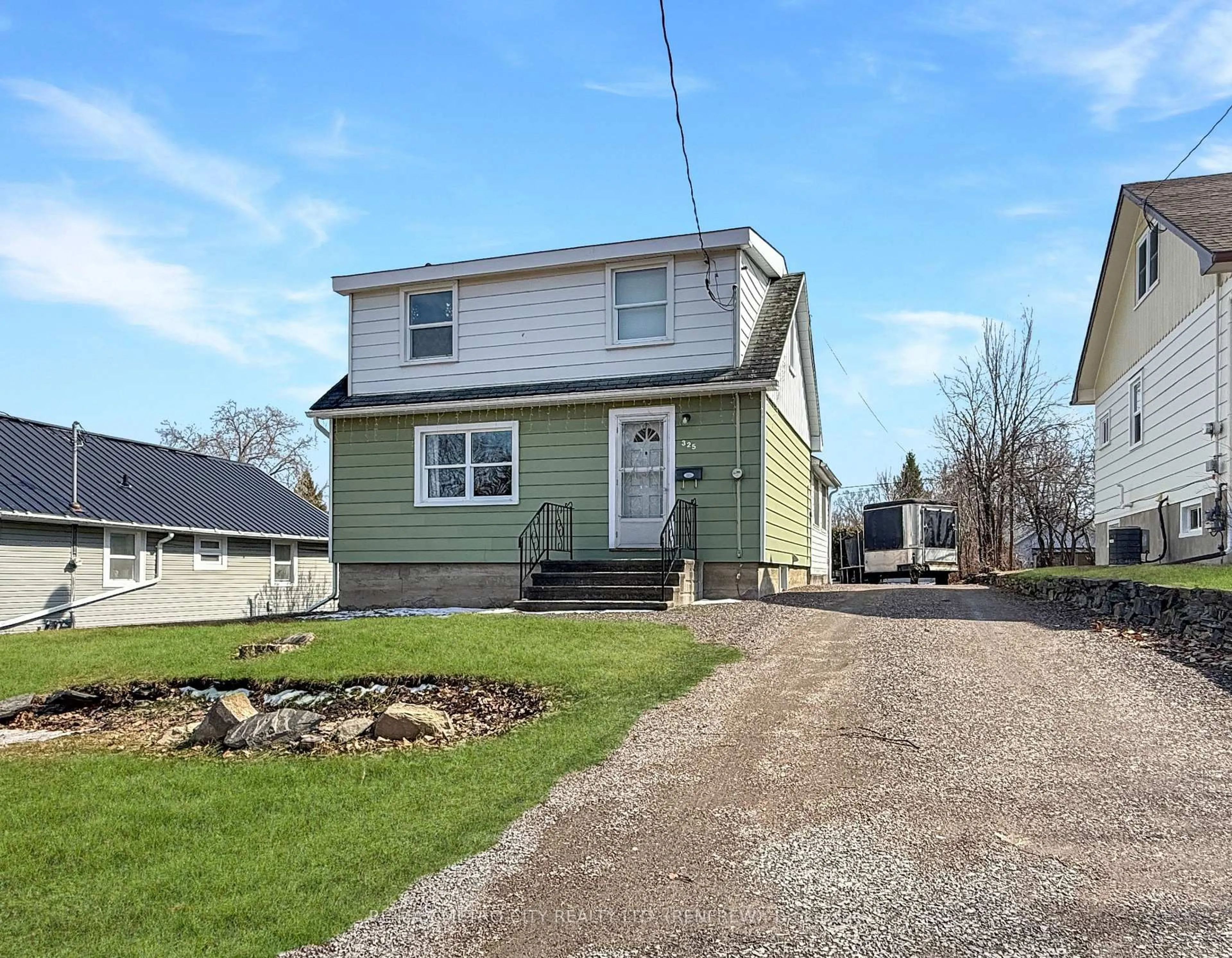 Home with vinyl exterior material, street for 325 JOFFRE Ave, Renfrew Ontario K7V 3L6