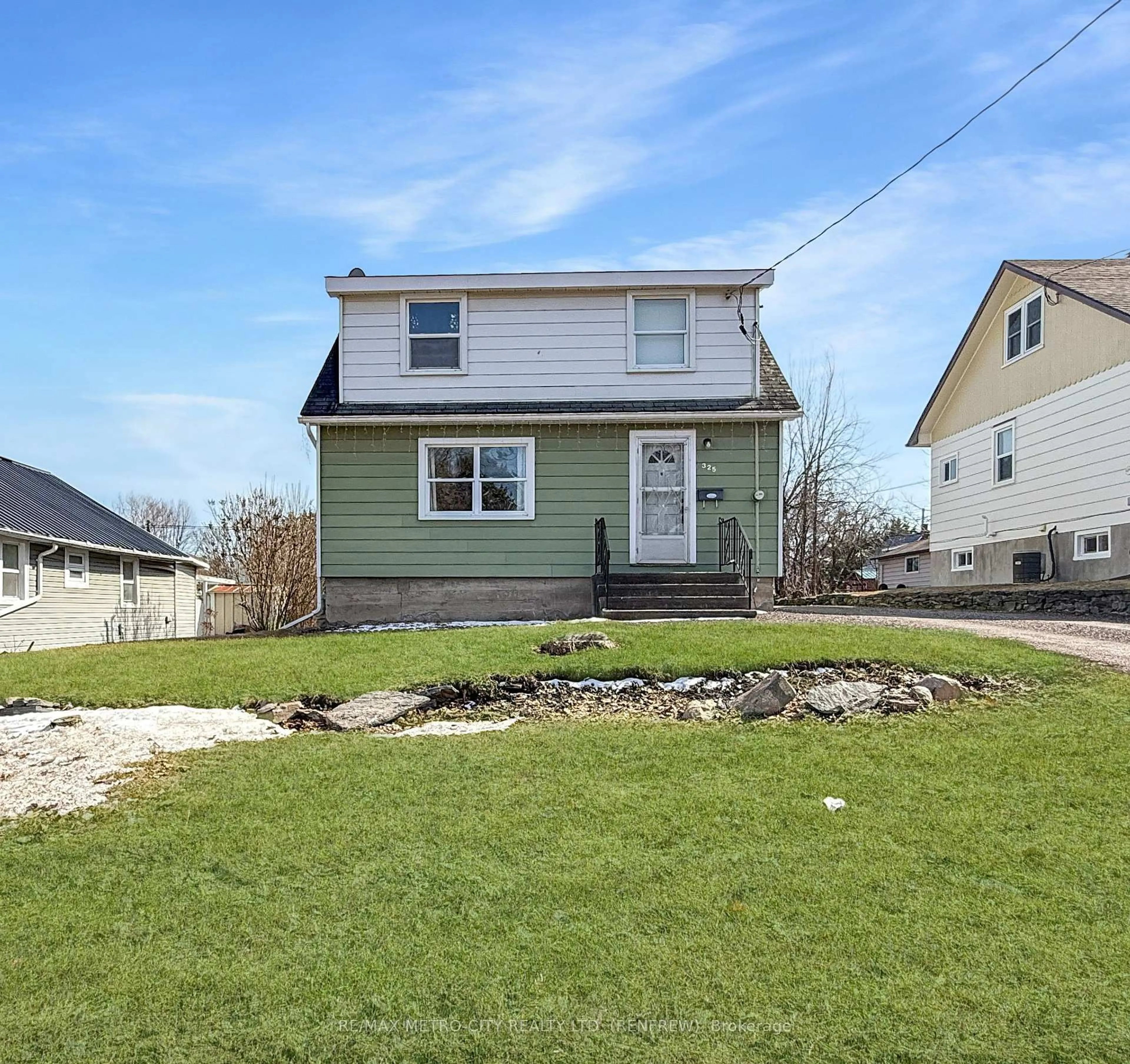 Home with vinyl exterior material, street for 325 JOFFRE Ave, Renfrew Ontario K7V 3L6