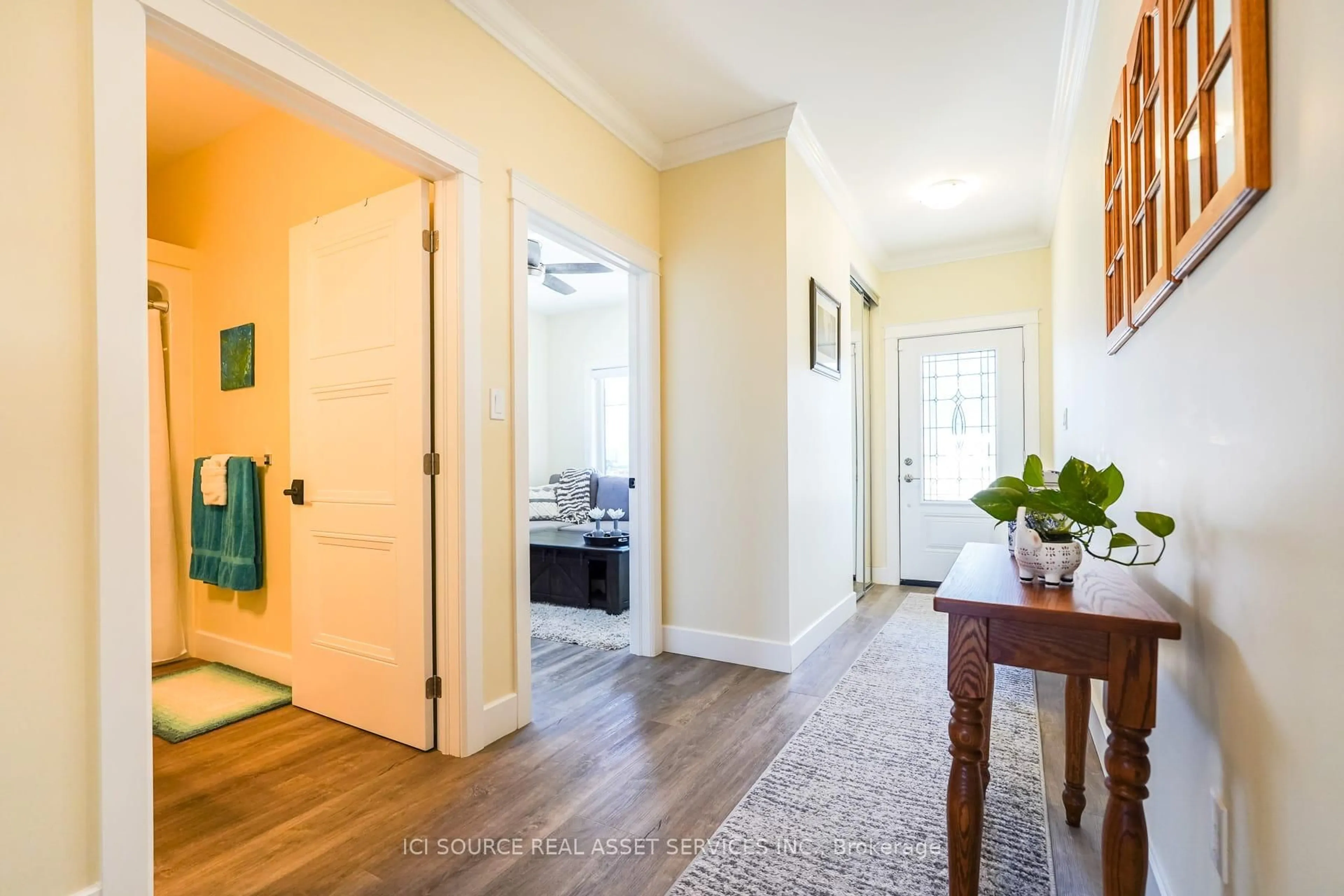 Indoor entryway for 1336 15th Ave, Owen Sound Ontario N4K 5R9