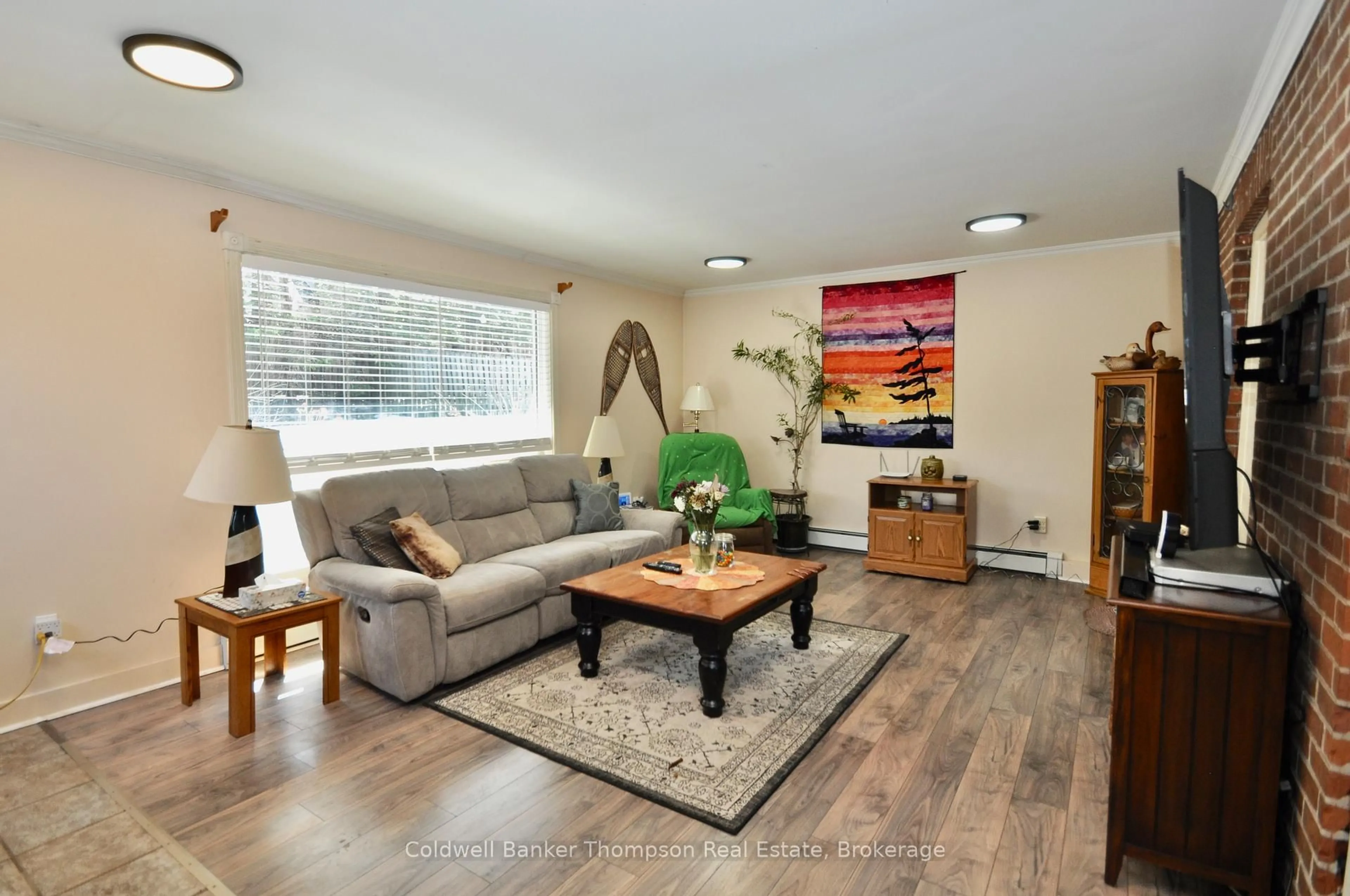 Living room with furniture, wood/laminate floor for 11 Florence St, Huntsville Ontario P1H 1P8