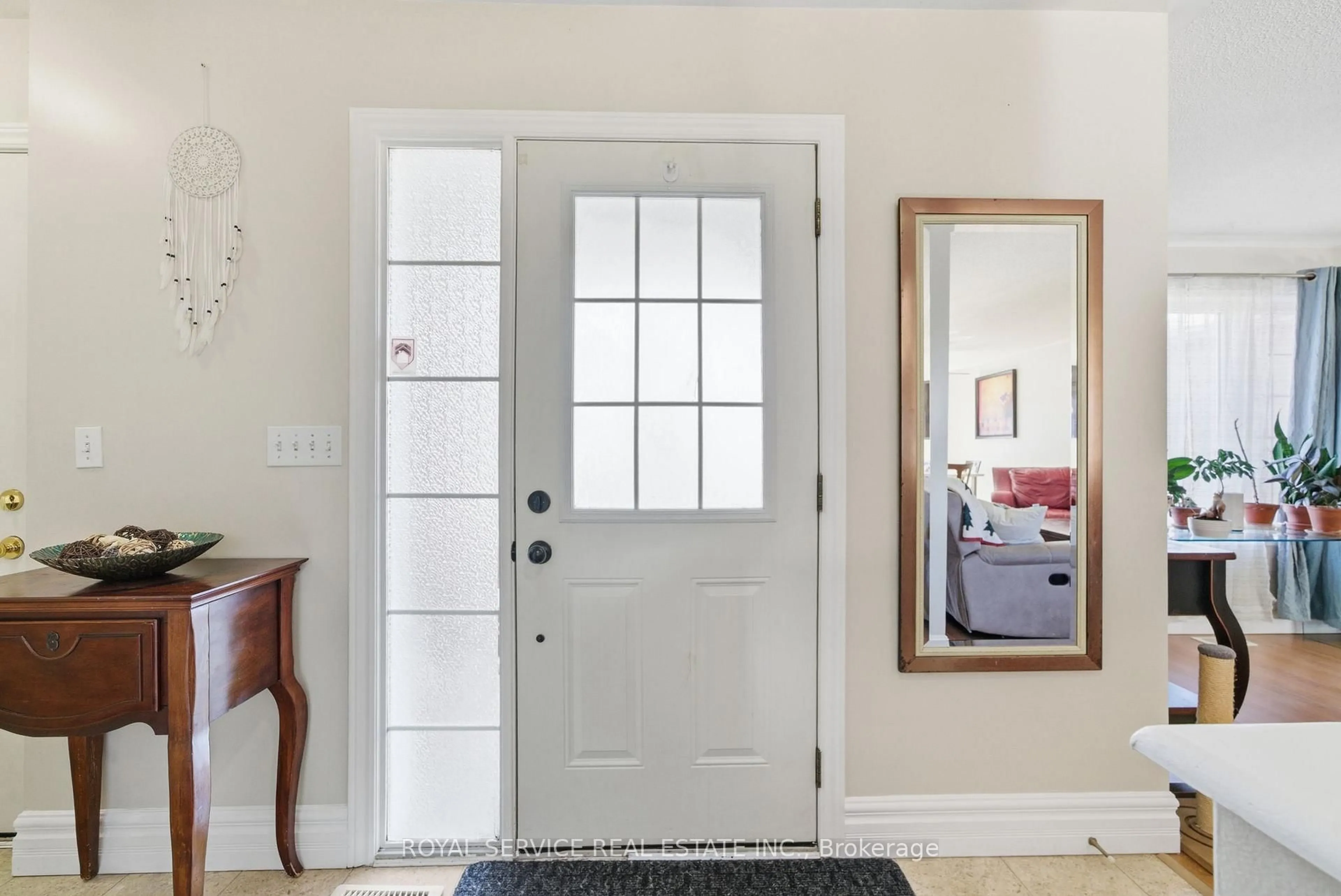 Indoor entryway for 9 Jane's Crt, Cramahe Ontario K0K 1S0