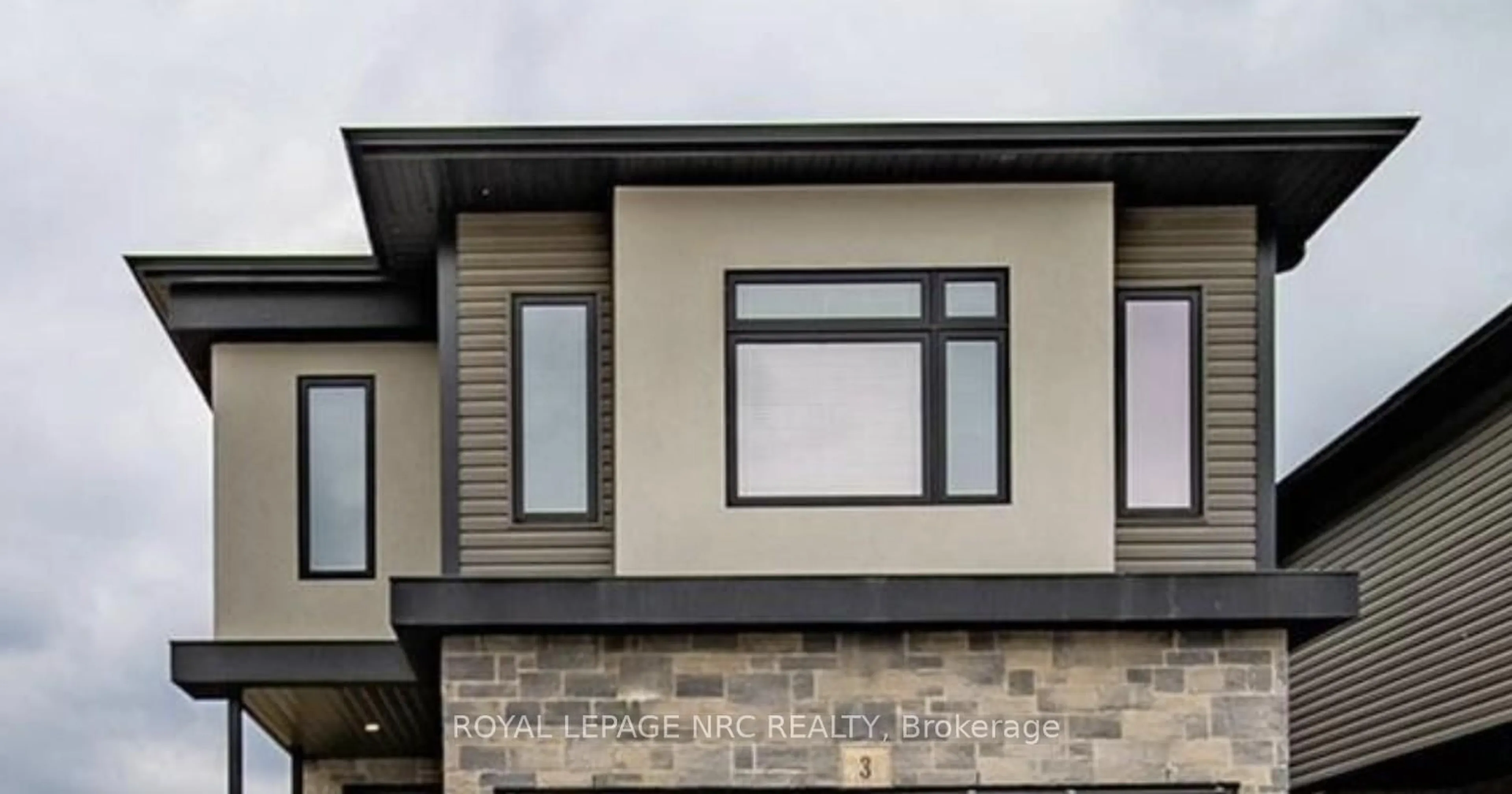 Home with vinyl exterior material, street for 3 DAMUDE Ave, Thorold Ontario L2V 0G7