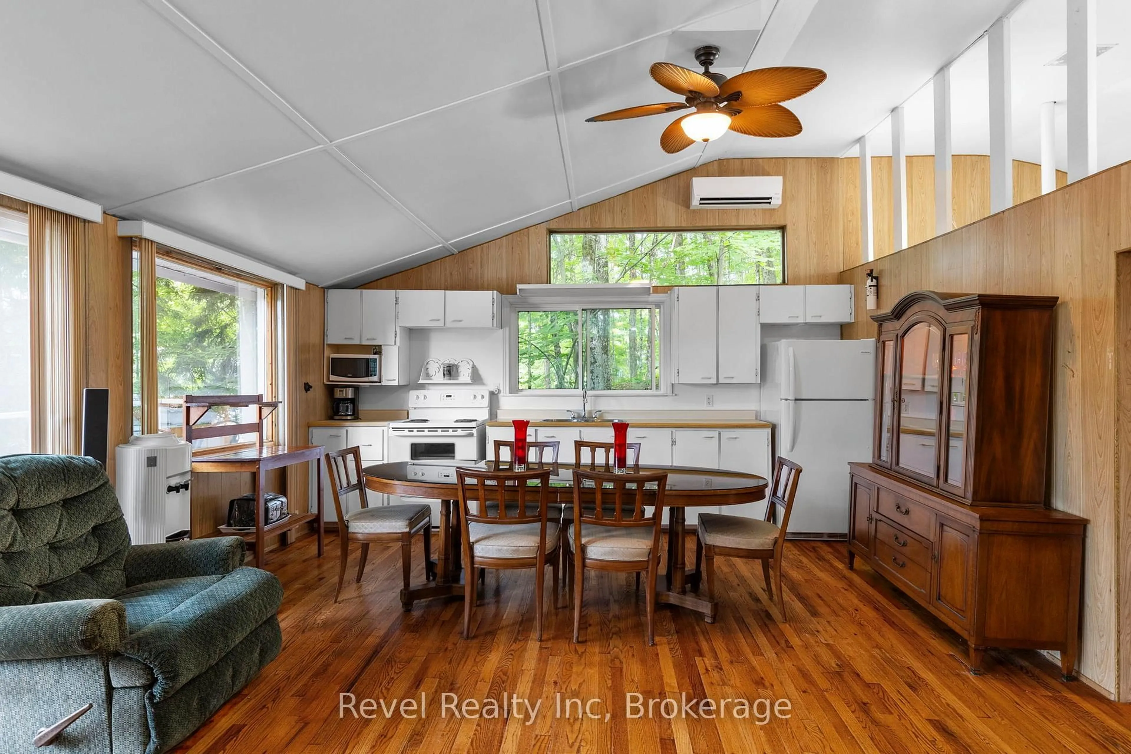 Open concept kitchen, unknown for 1096 Cowan Park Rd, Muskoka Lakes Ontario P0B 1M0