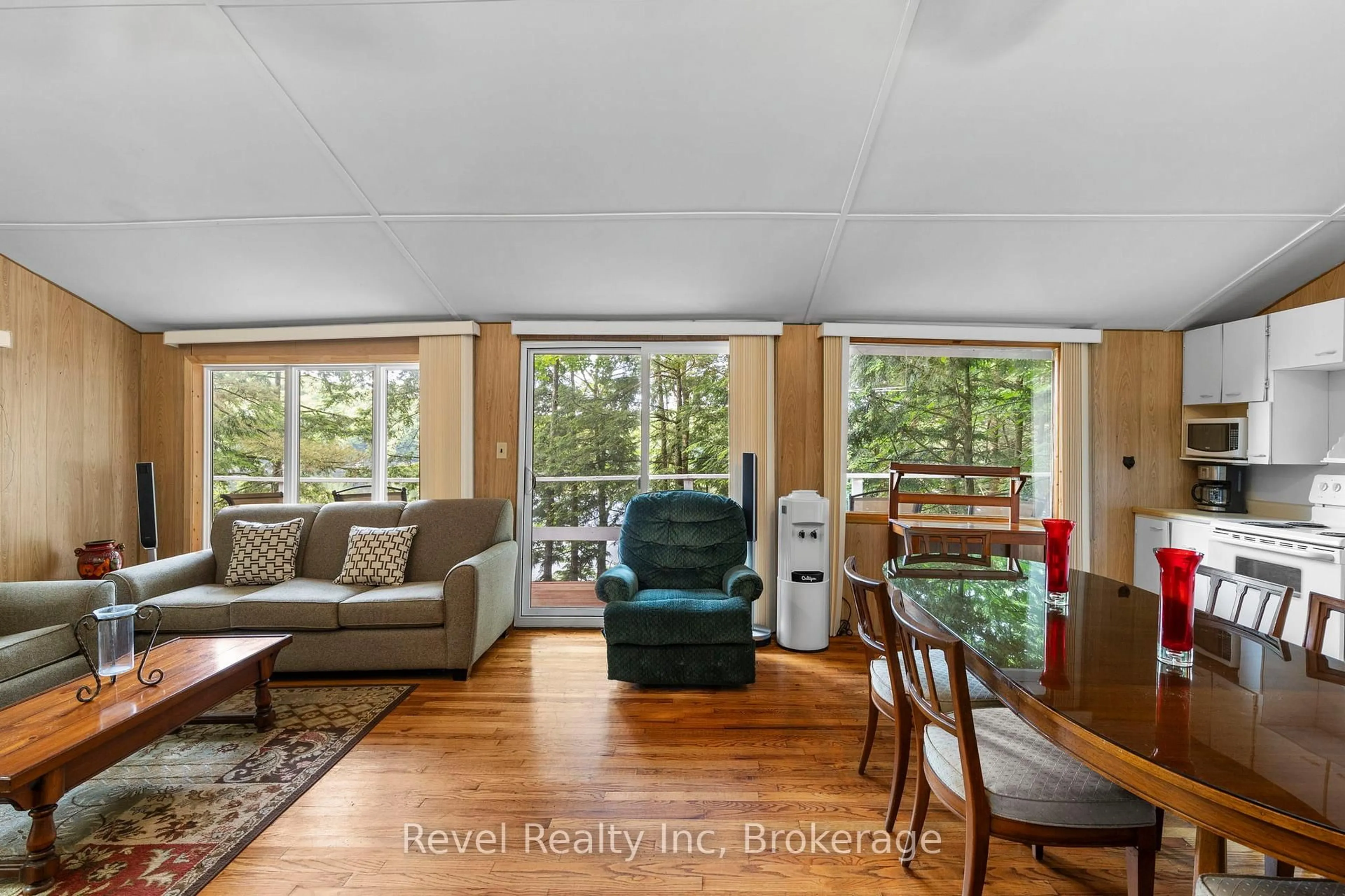 Living room with furniture, unknown for 1096 Cowan Park Rd, Muskoka Lakes Ontario P0B 1M0