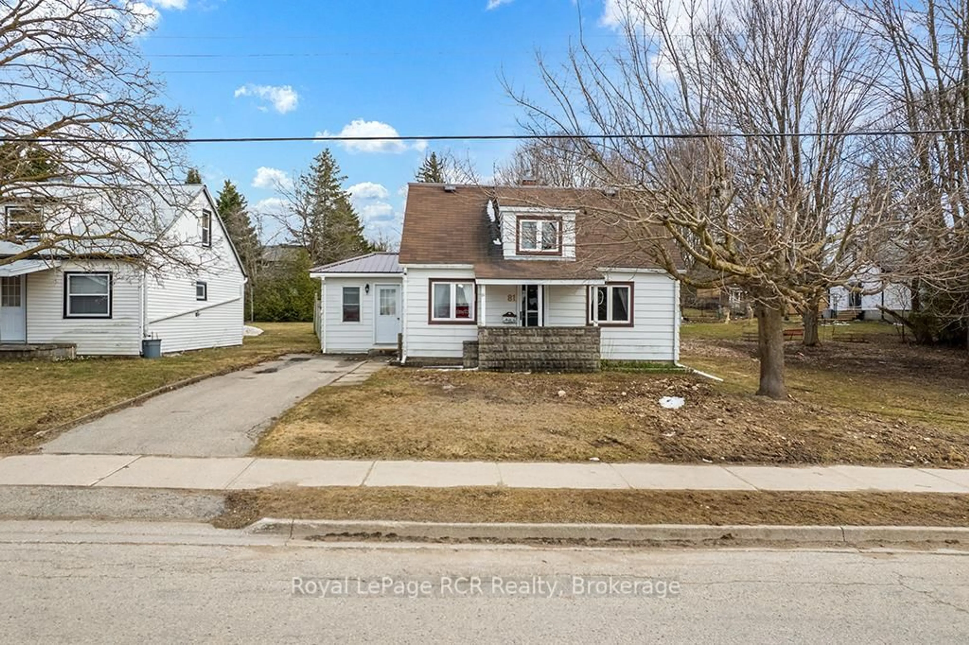 A pic from outside/outdoor area/front of a property/back of a property/a pic from drone, street for 81 Lorne St, Grey Highlands Ontario N0C 1H0