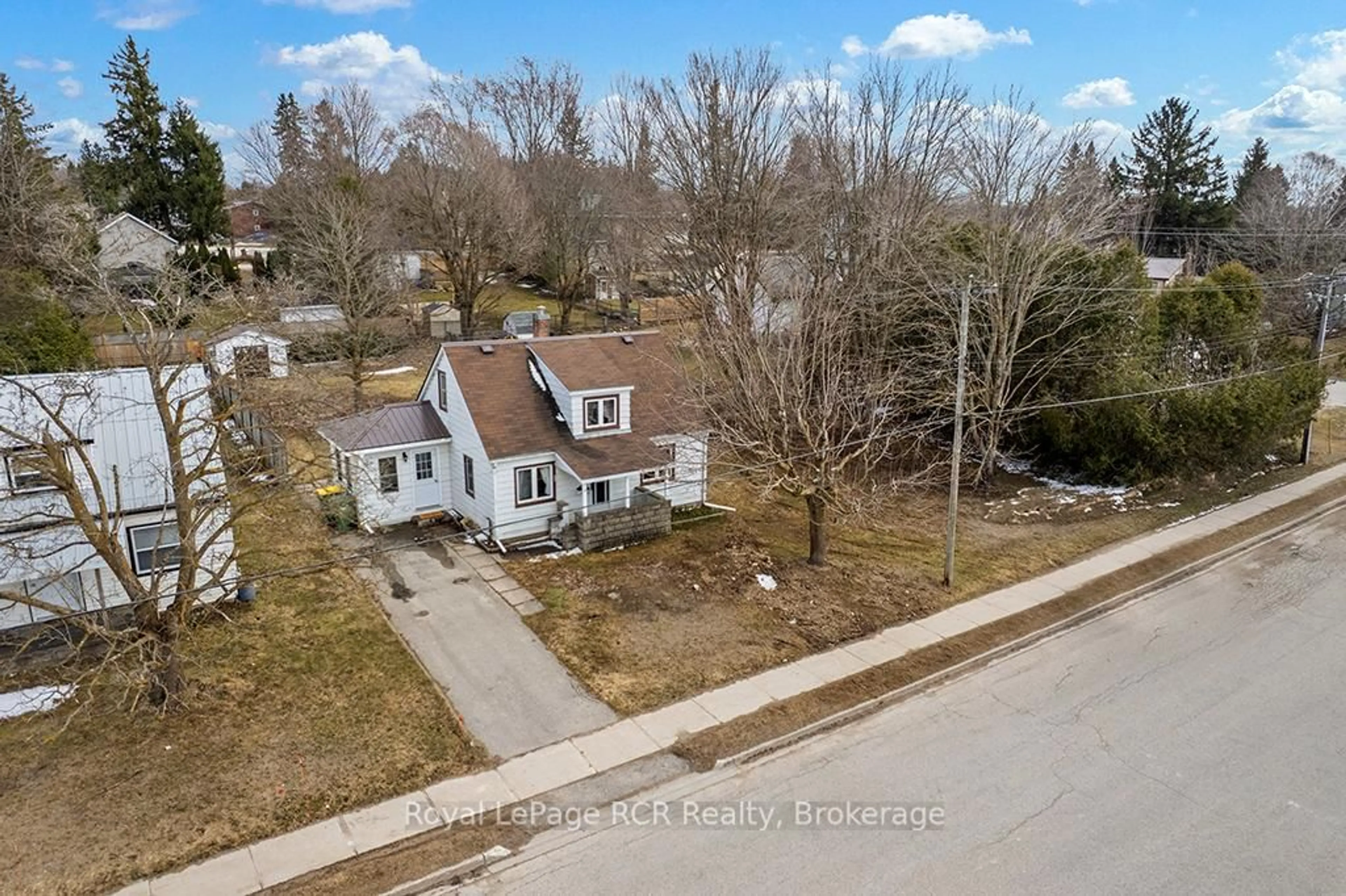 A pic from outside/outdoor area/front of a property/back of a property/a pic from drone, street for 81 Lorne St, Grey Highlands Ontario N0C 1H0