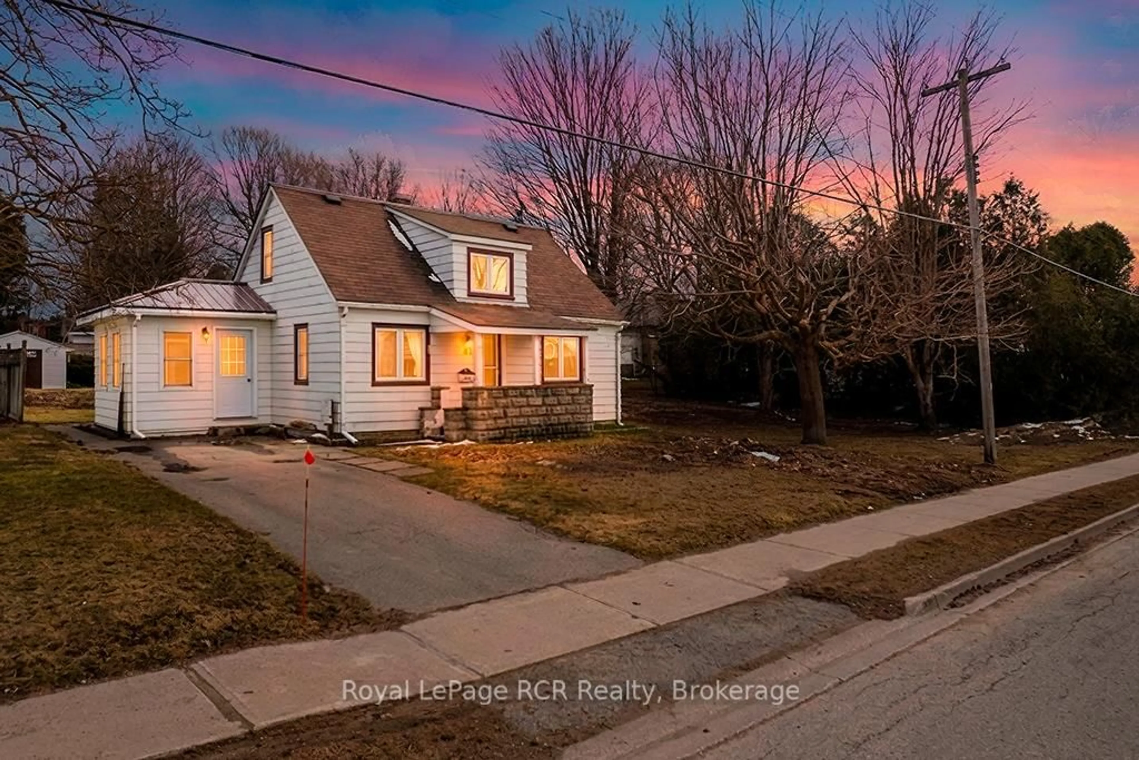 A pic from outside/outdoor area/front of a property/back of a property/a pic from drone, street for 81 Lorne St, Grey Highlands Ontario N0C 1H0