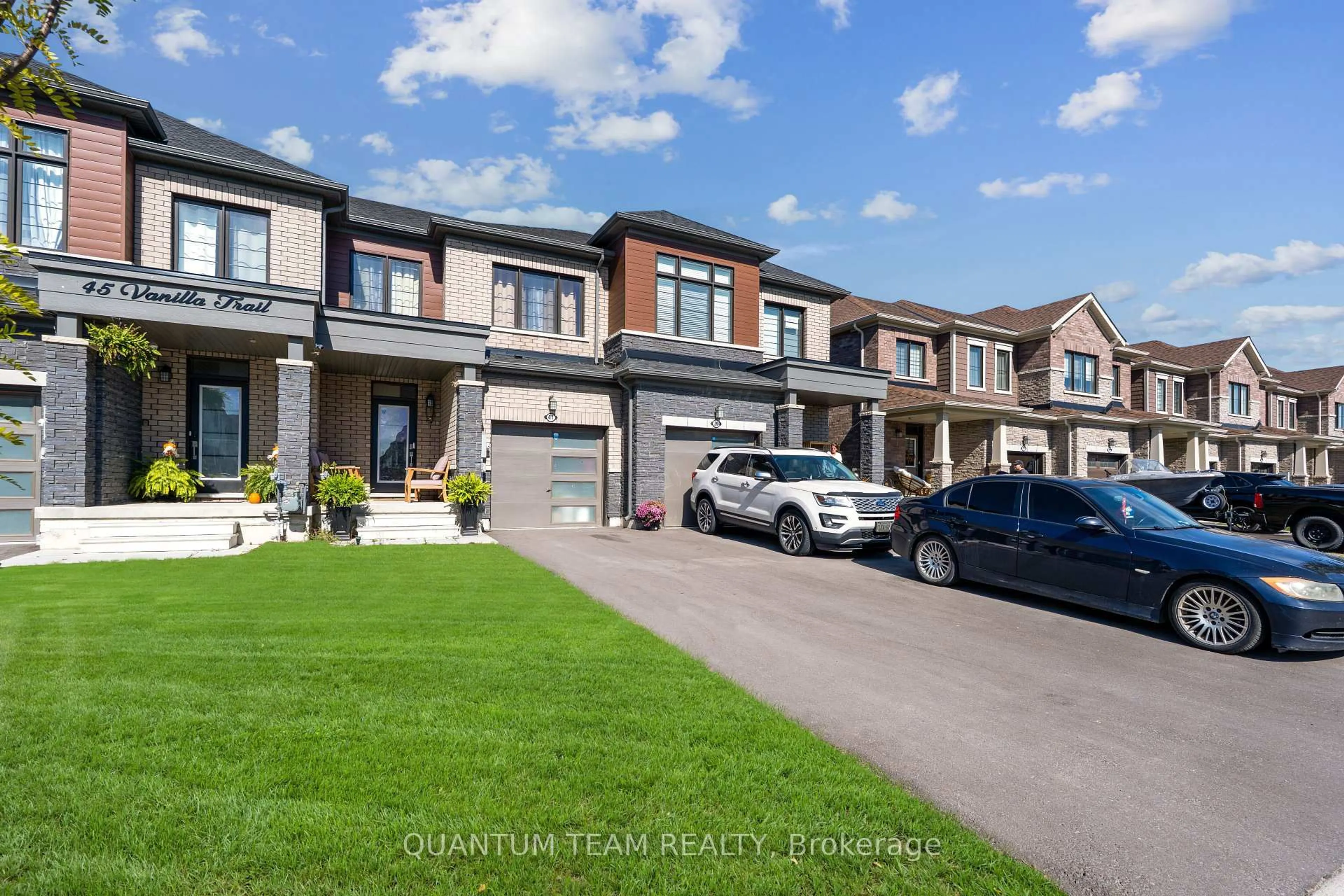 A pic from outside/outdoor area/front of a property/back of a property/a pic from drone, street for 41 Vanilla Tr, Thorold Ontario L2V 0K6