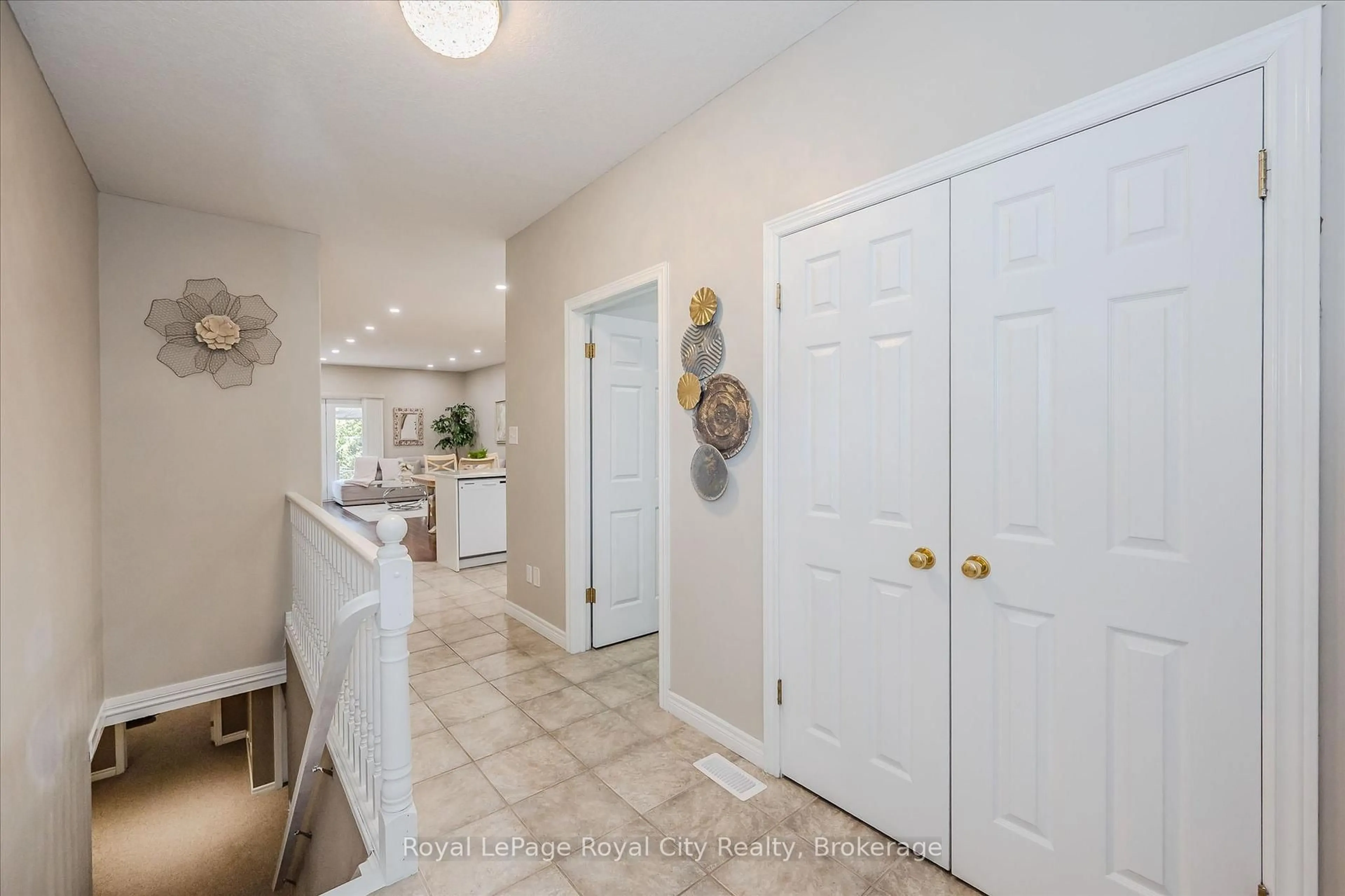 Indoor entryway for 291 Bamford Dr, North Perth Ontario N4W 3V2