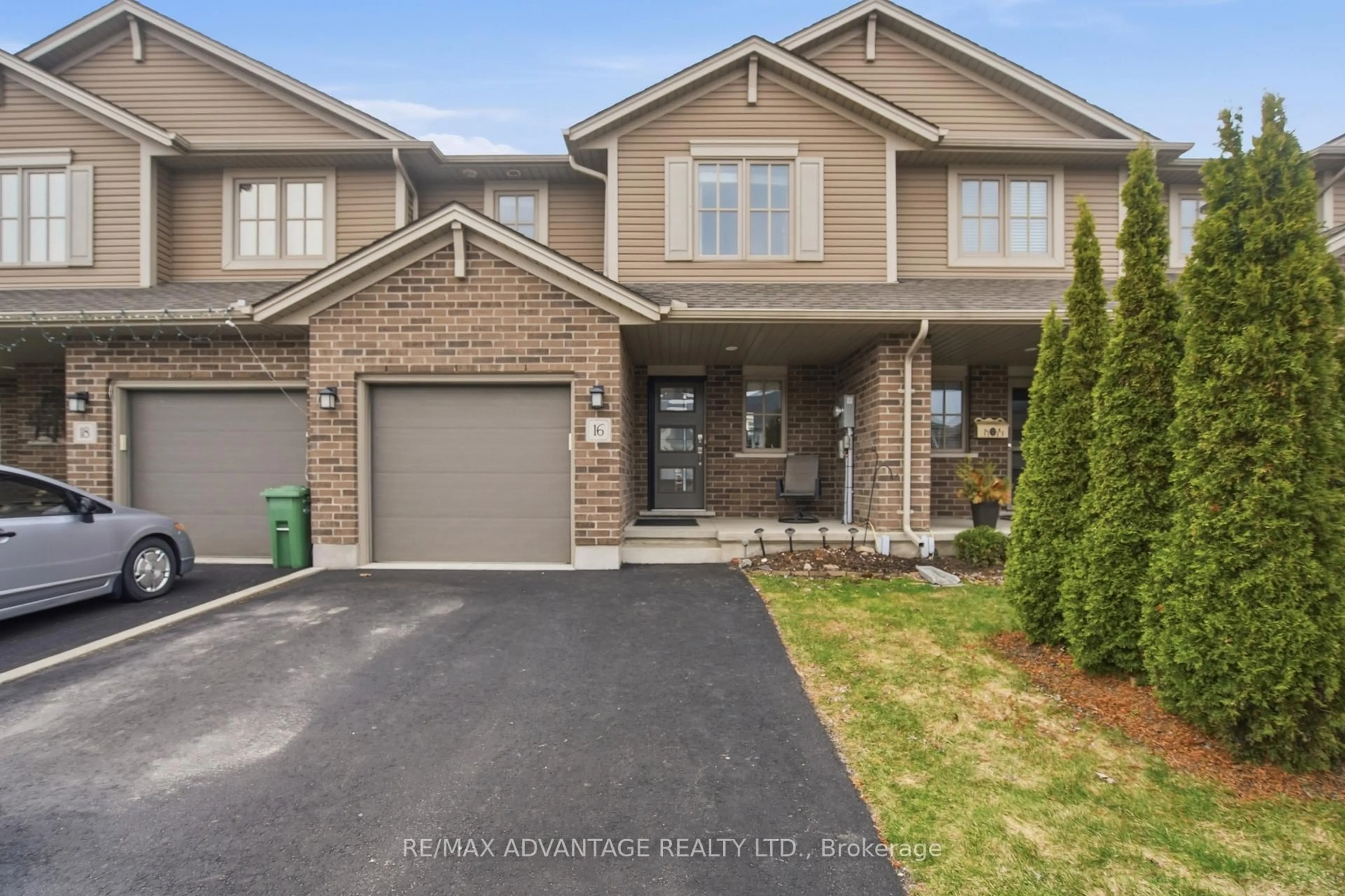 Home with brick exterior material, street for 16 Empire Pkwy, St. Thomas Ontario N5R 0E9