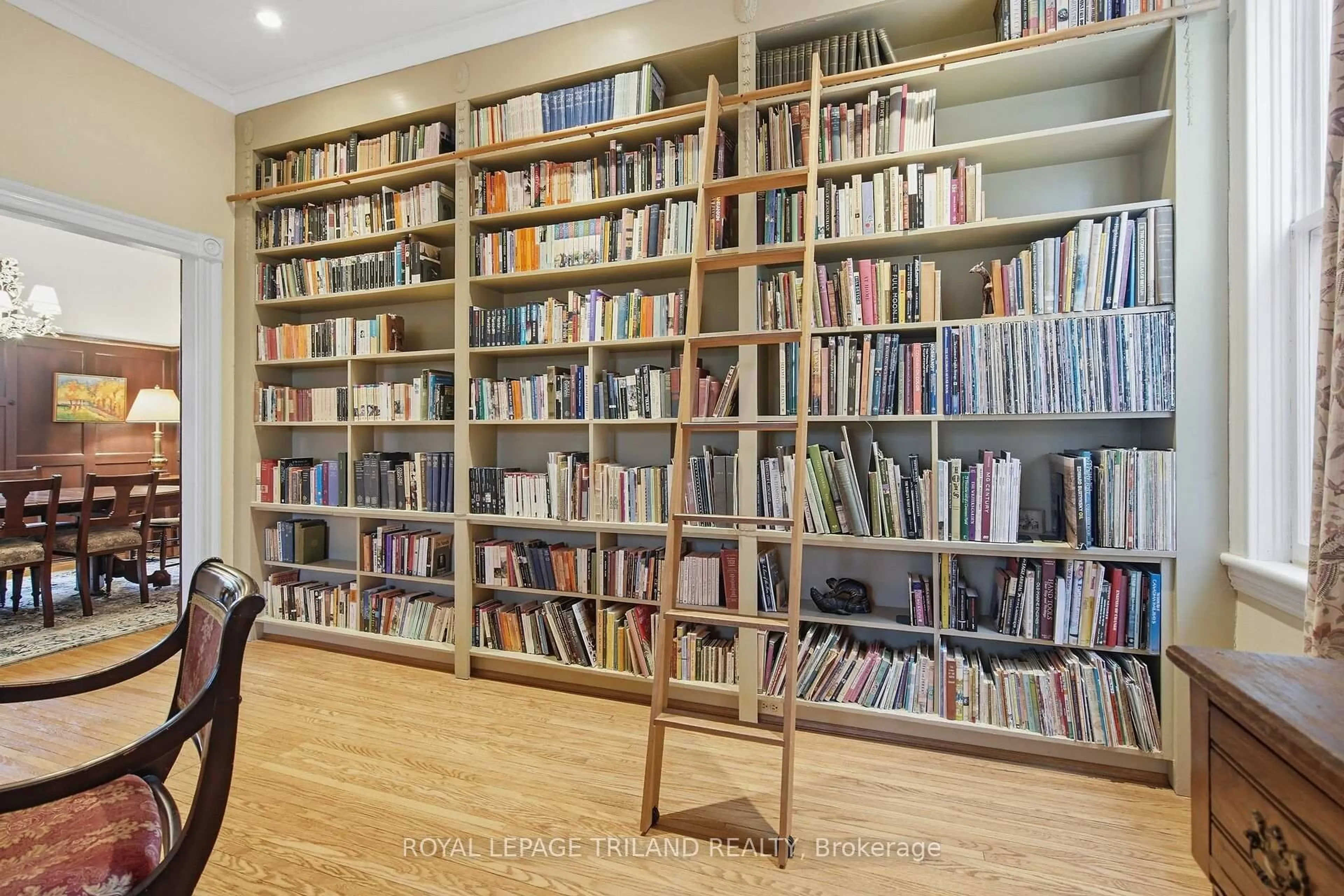 Unknown for 937 Waterloo St, London East Ontario N6A 3X2