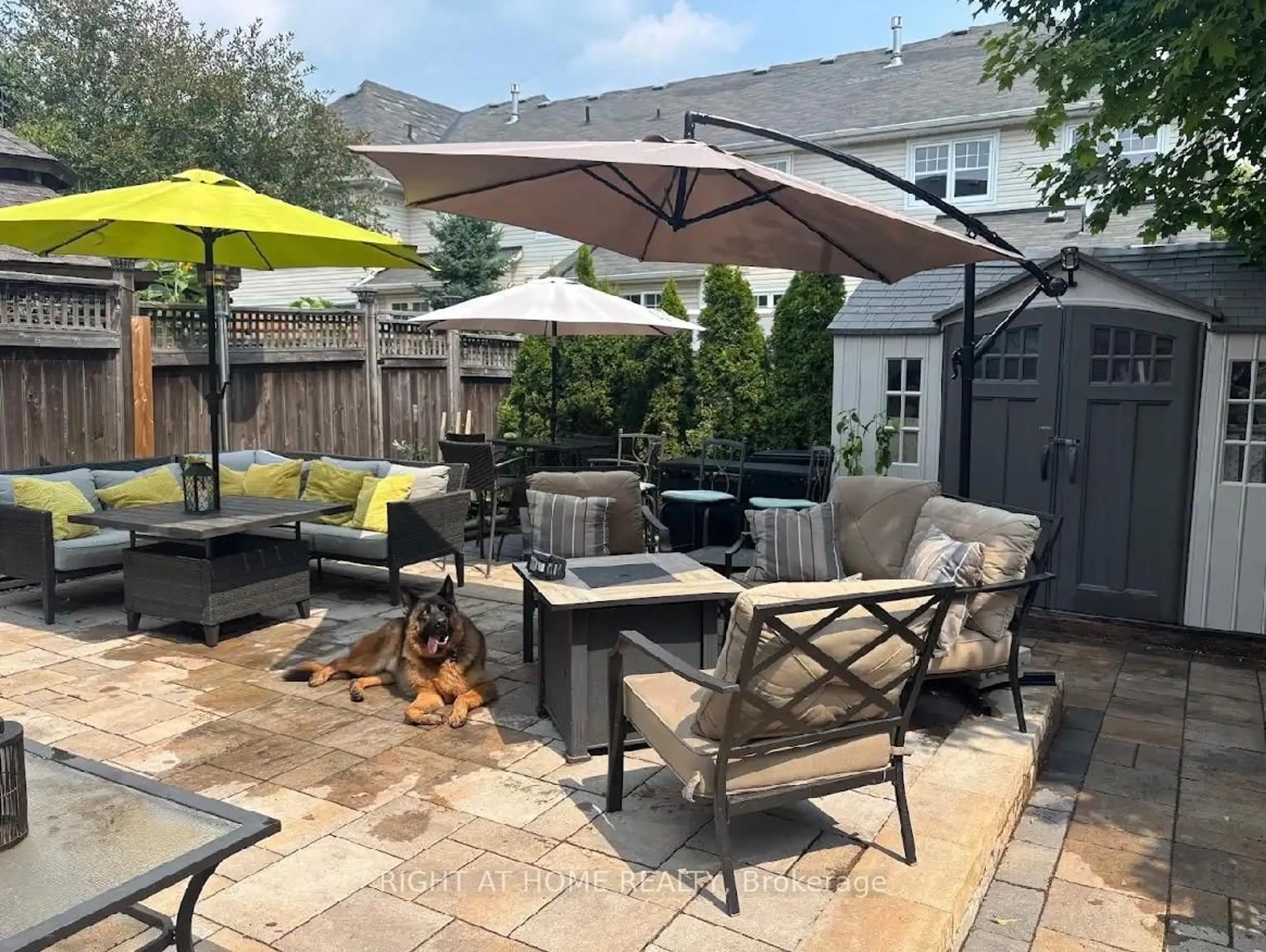 Patio, street for 29 Cresthaven Dr #D, Ottawa Ontario K2G 6T8