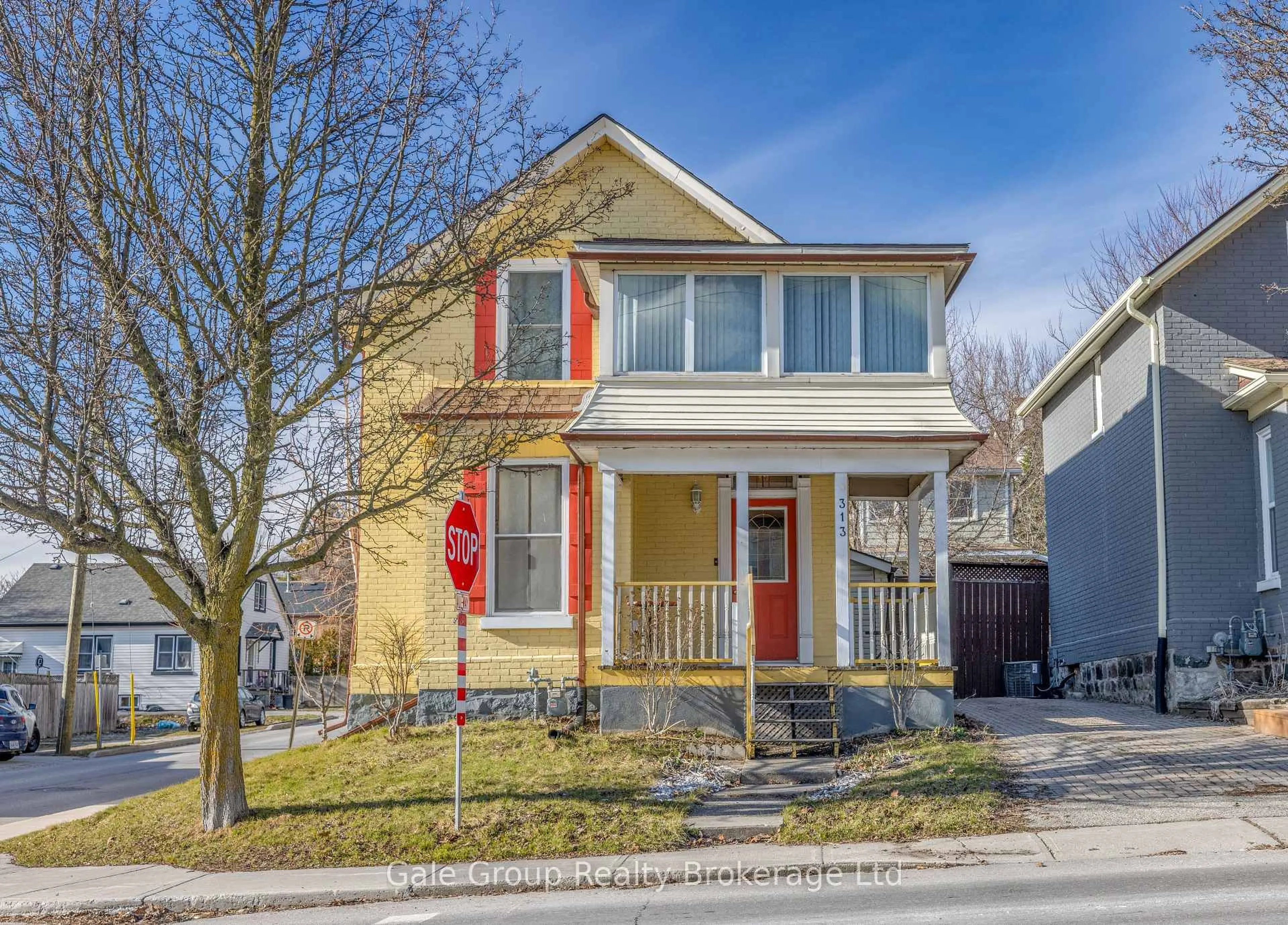 Home with vinyl exterior material, street for 313 Simcoe St, Woodstock Ontario N4S 1J2