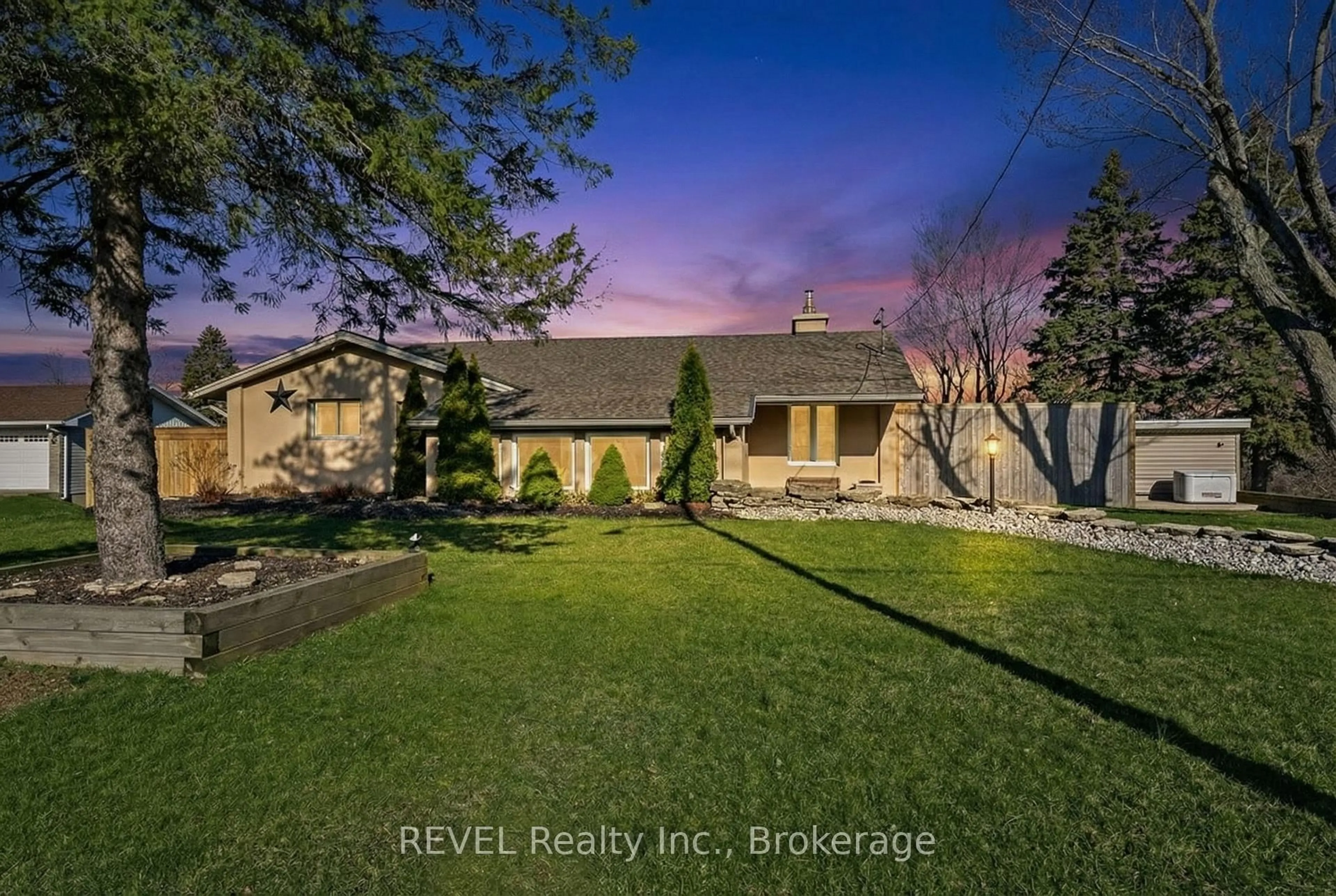 A pic from outside/outdoor area/front of a property/back of a property/a pic from drone, street for 955 Ridge Rd, Fort Erie Ontario L0S 1N0