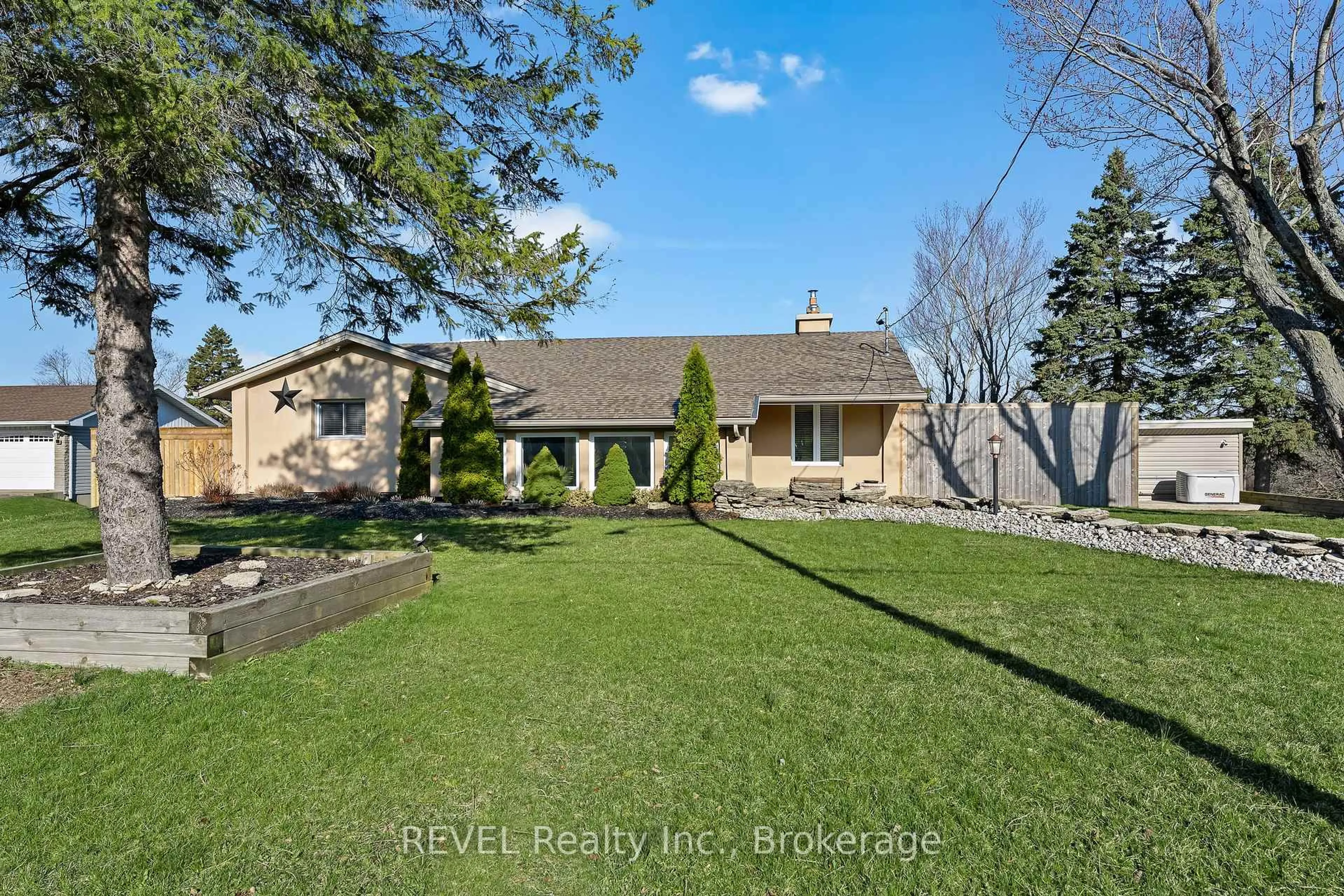 A pic from outside/outdoor area/front of a property/back of a property/a pic from drone, unknown for 955 Ridge Rd, Fort Erie Ontario L0S 1N0