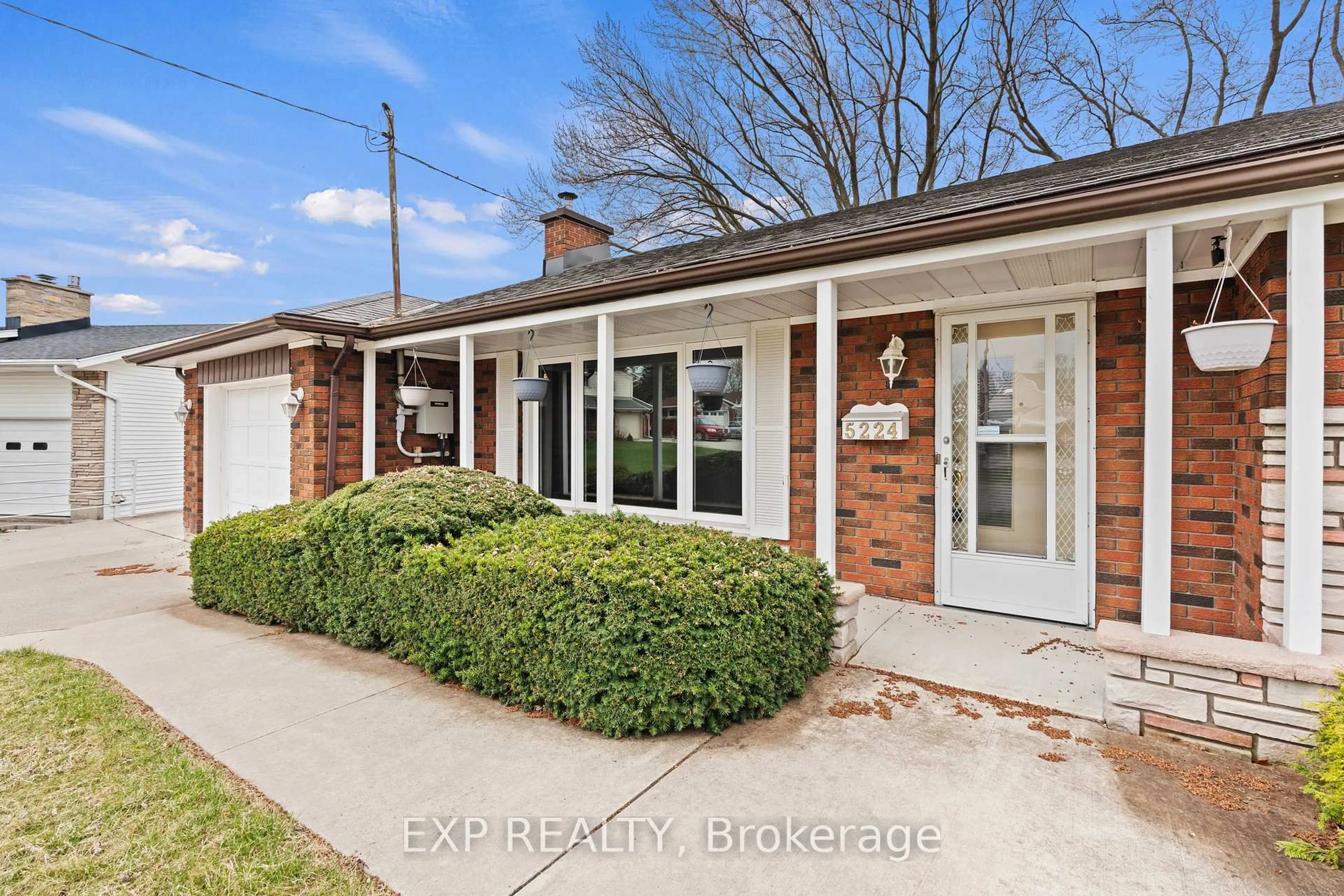 Home with brick exterior material, street for 5224 Timothy Cres, Niagara Falls Ontario L2E 5G3