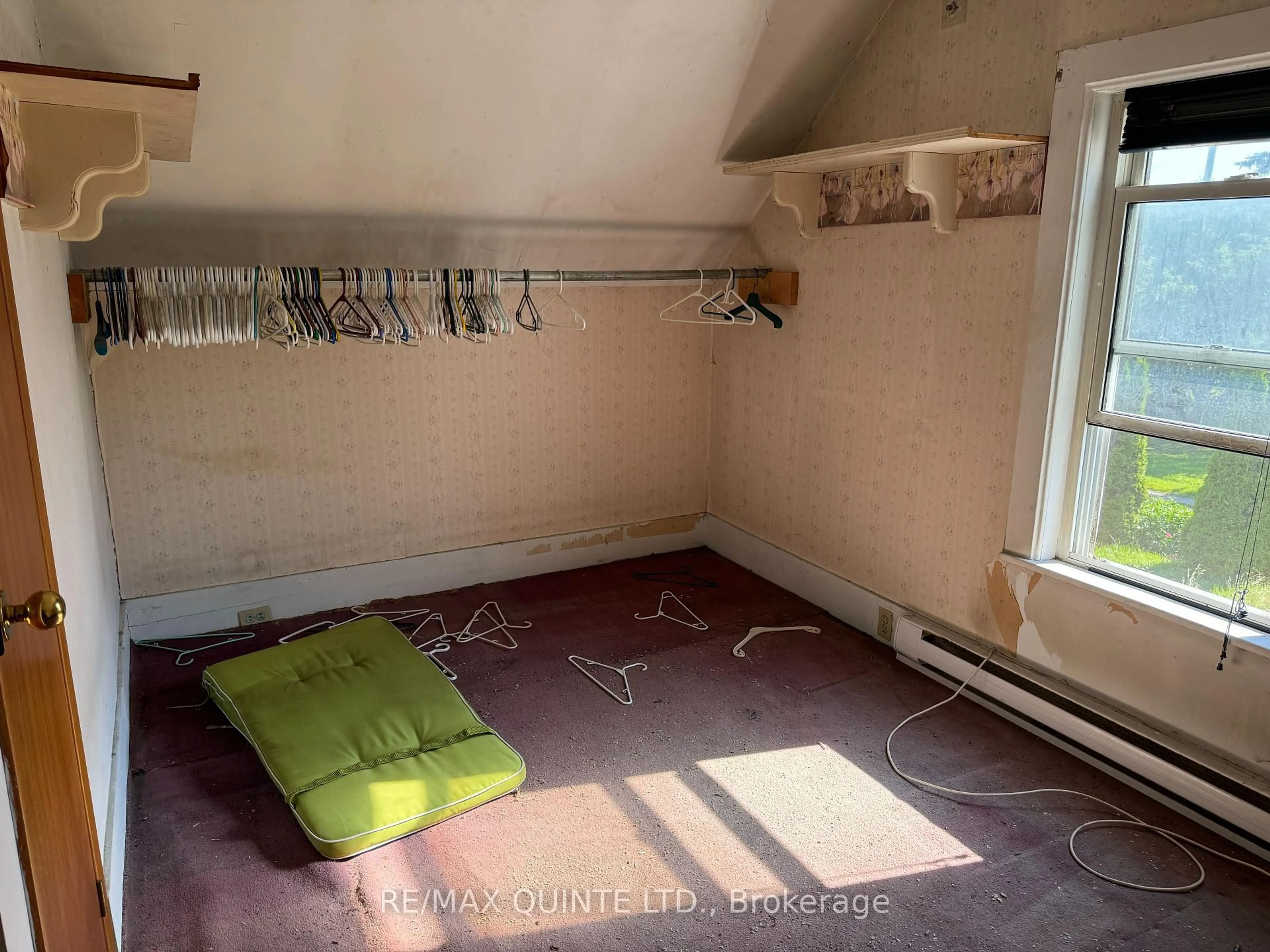 A pic of a room for 801 Old Highway 2, Quinte West Ontario K8V 5P5