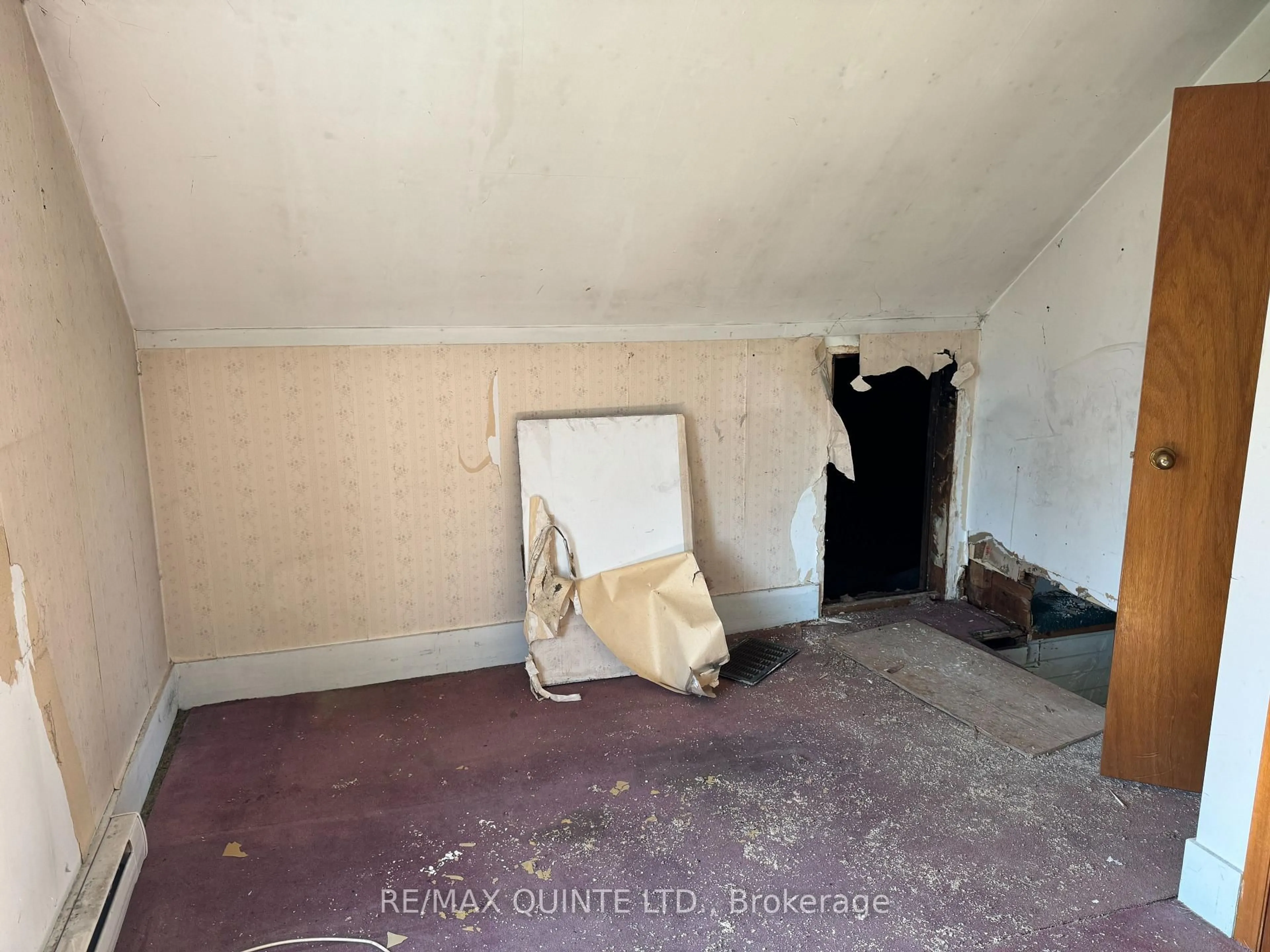 A pic of a room for 801 Old Highway 2, Quinte West Ontario K8V 5P5