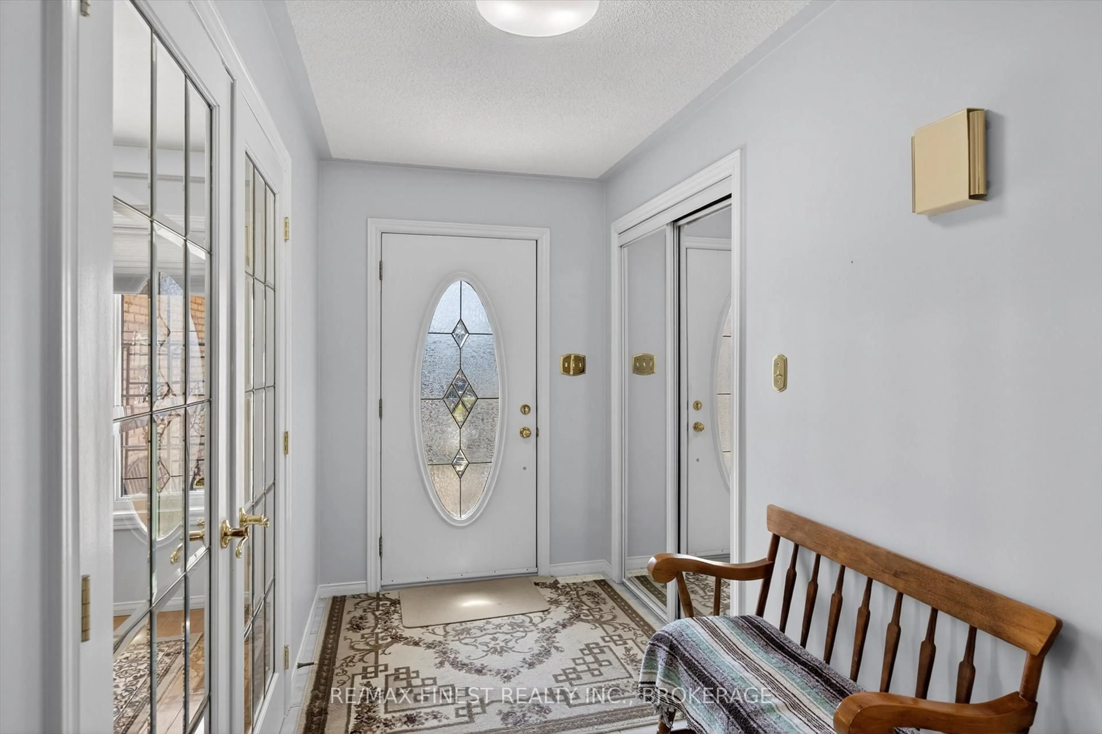Indoor entryway for 1616 College Park Dr, Peterborough Ontario K9K 2G9