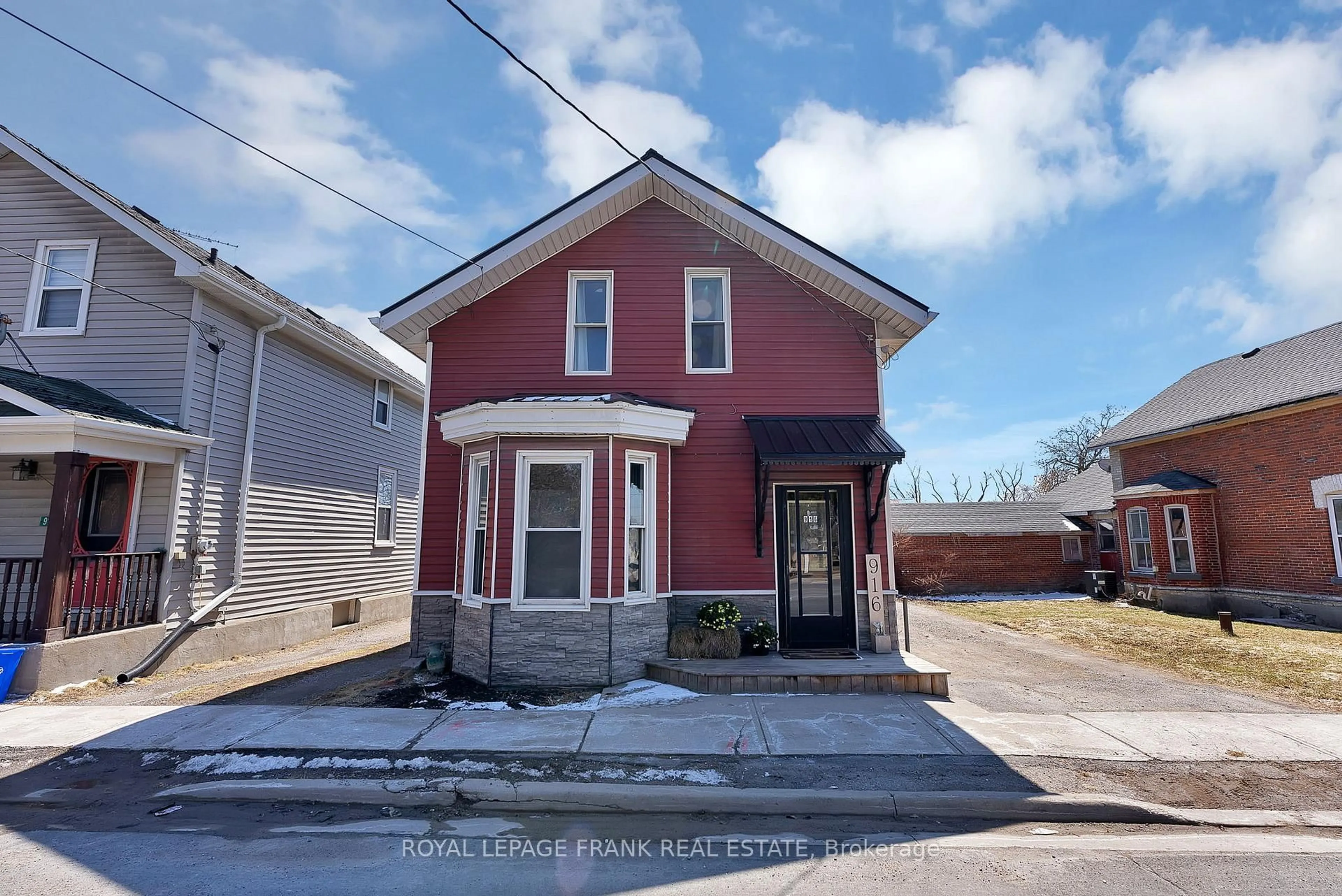 Home with brick exterior material, street for 916 Highway 7, Kawartha Lakes Ontario K0M 2M0