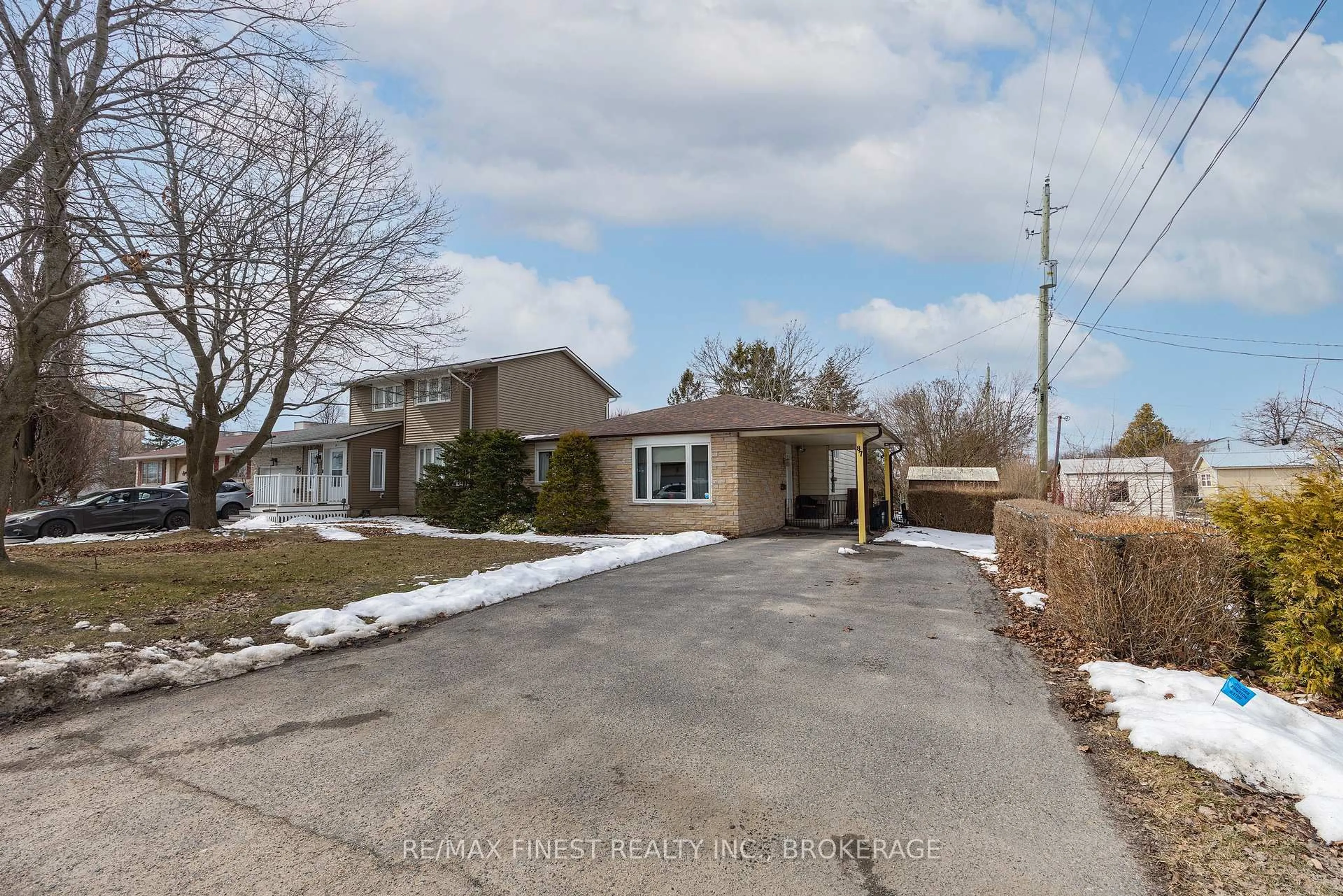 A pic from outside/outdoor area/front of a property/back of a property/a pic from drone, street for 87 Old Oak Rd, Kingston Ontario K7M 6X2