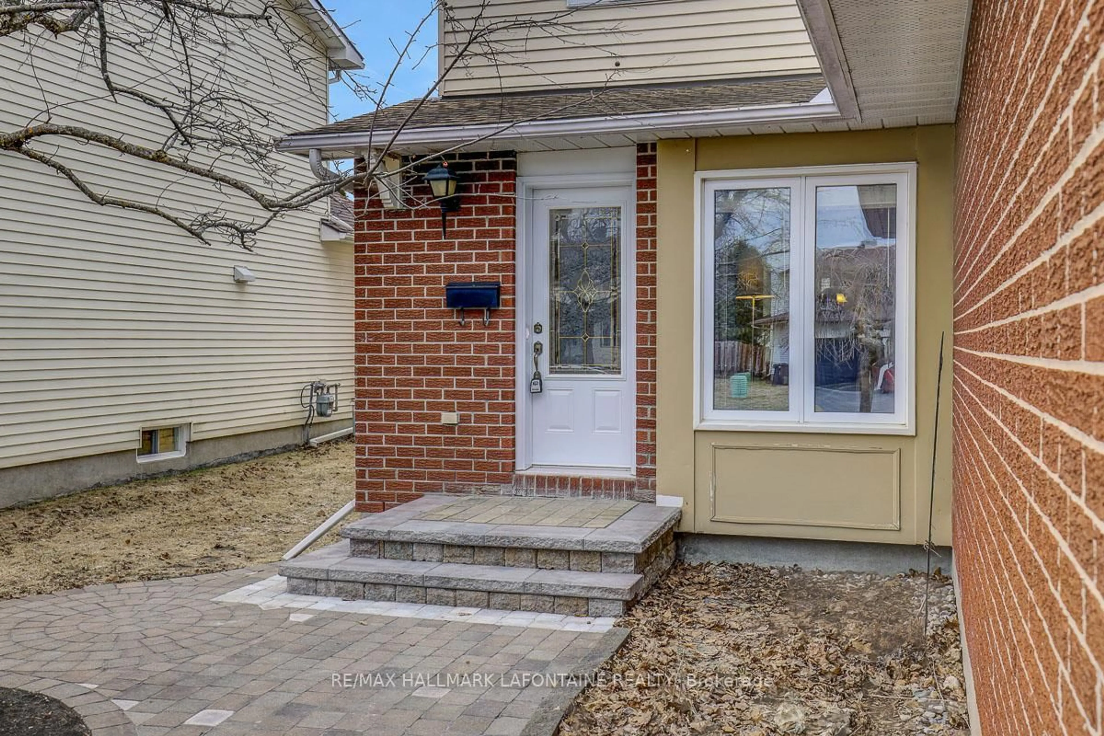 Indoor entryway for 553 Apollo Way, Orleans Ontario K4A 1V1