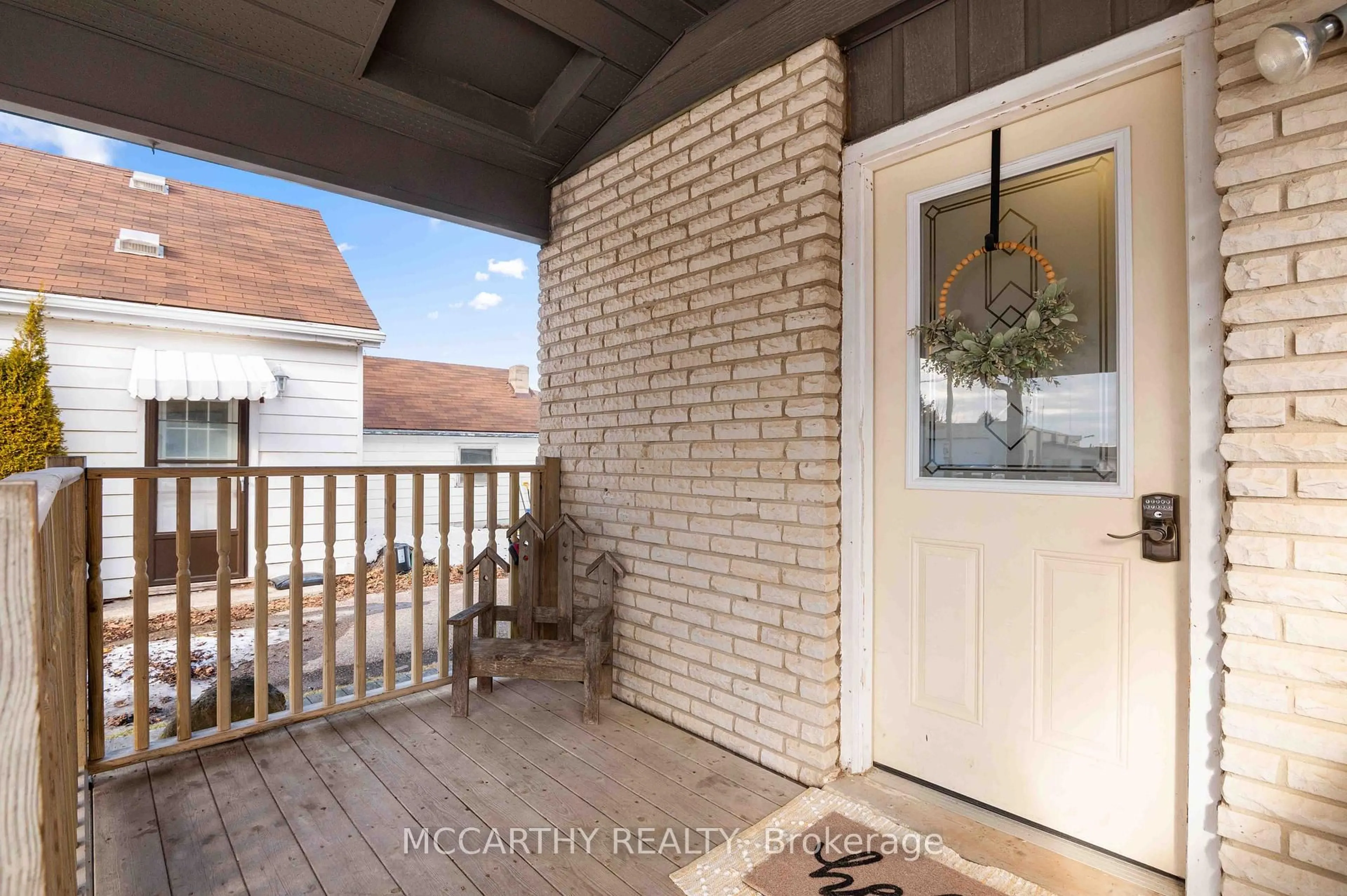 Indoor entryway for 421 Victoria St, Shelburne Ontario L9V 2Y2