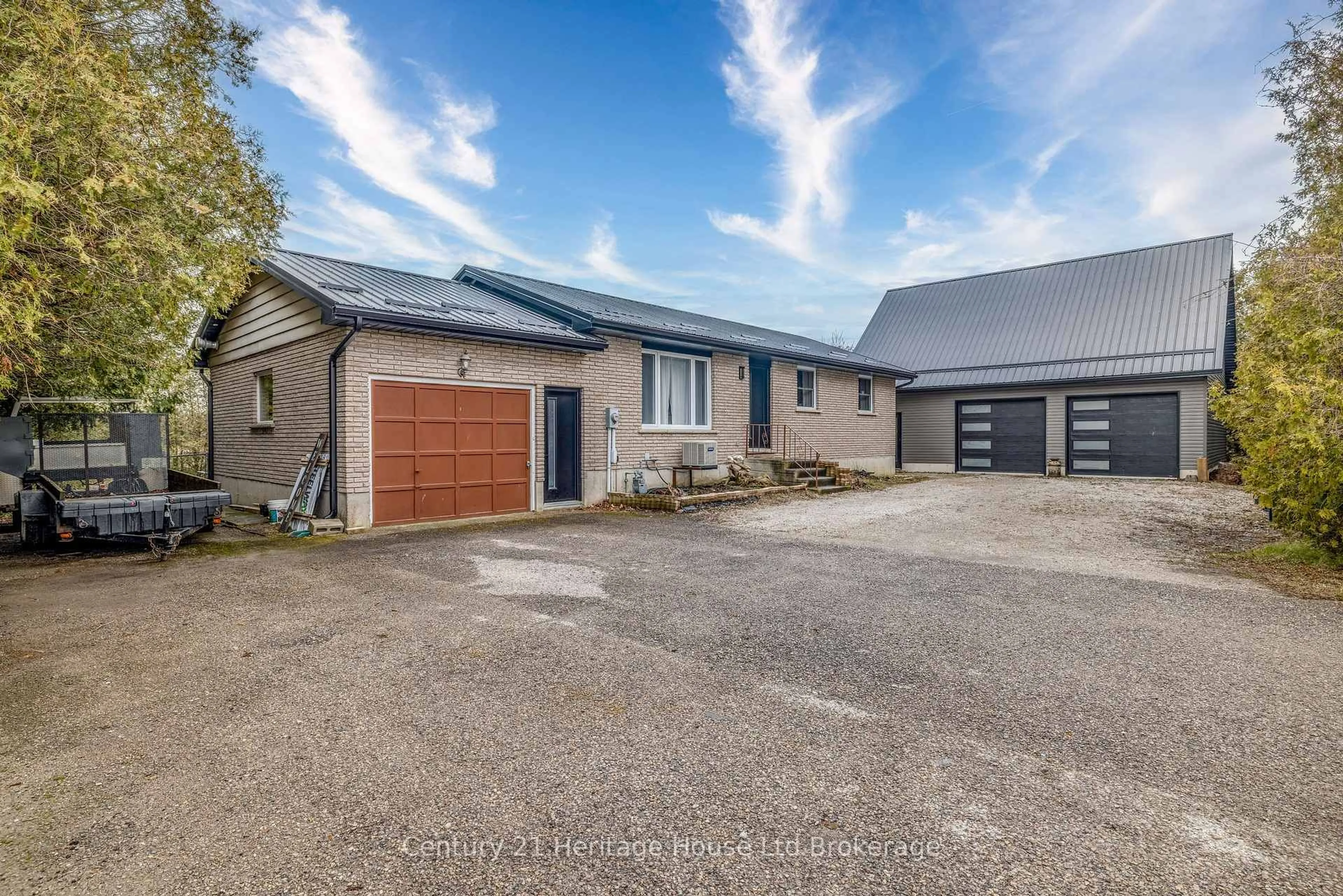 A pic from outside/outdoor area/front of a property/back of a property/a pic from drone, street for 49395 Nova Scotia Line, Malahide Ontario N5H 2R2